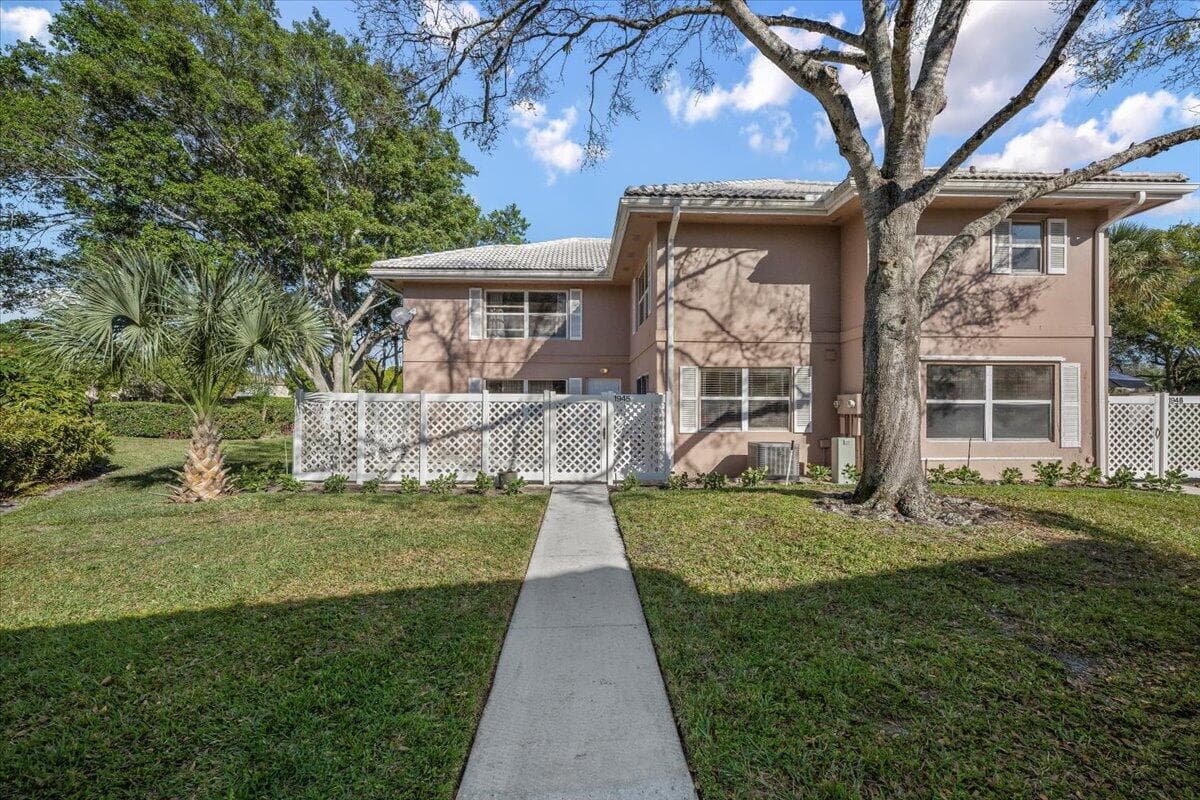 1945 Stratford Way, West Palm Beach, FL 33409 — photo 3 of 43