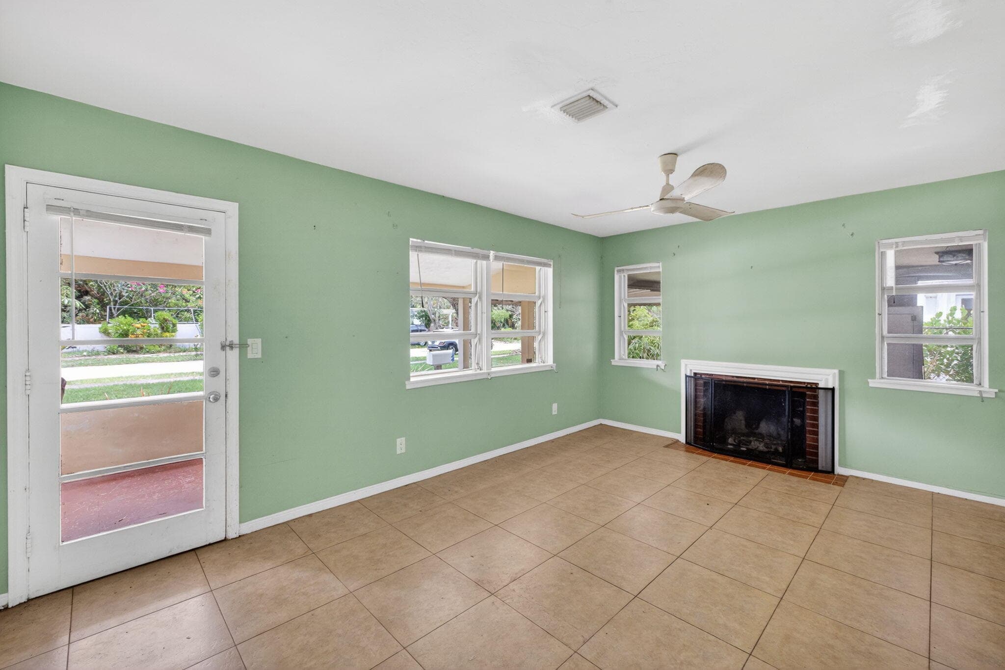 841 SW 18th Court, Fort Lauderdale, FL 33315 — photo 6 of 48