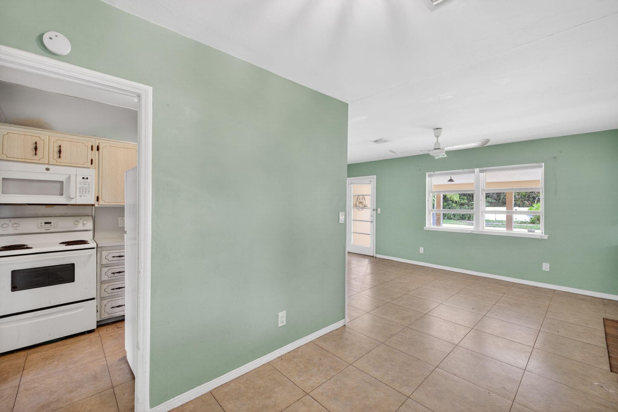 841 SW 18th Court, Fort Lauderdale, FL 33315 — photo 10 of 48
