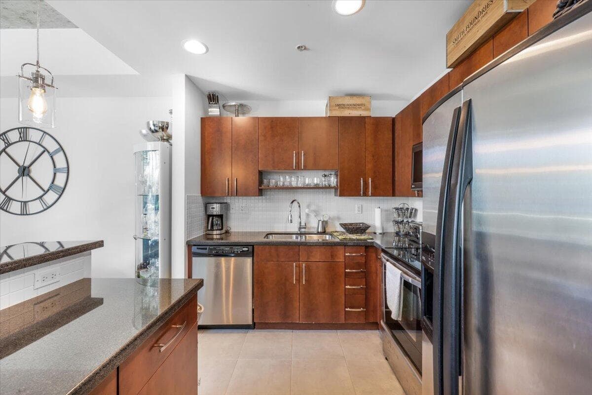 300 S Australian Avenue 717, West Palm Beach, FL 33401 — photo 8 of 40
