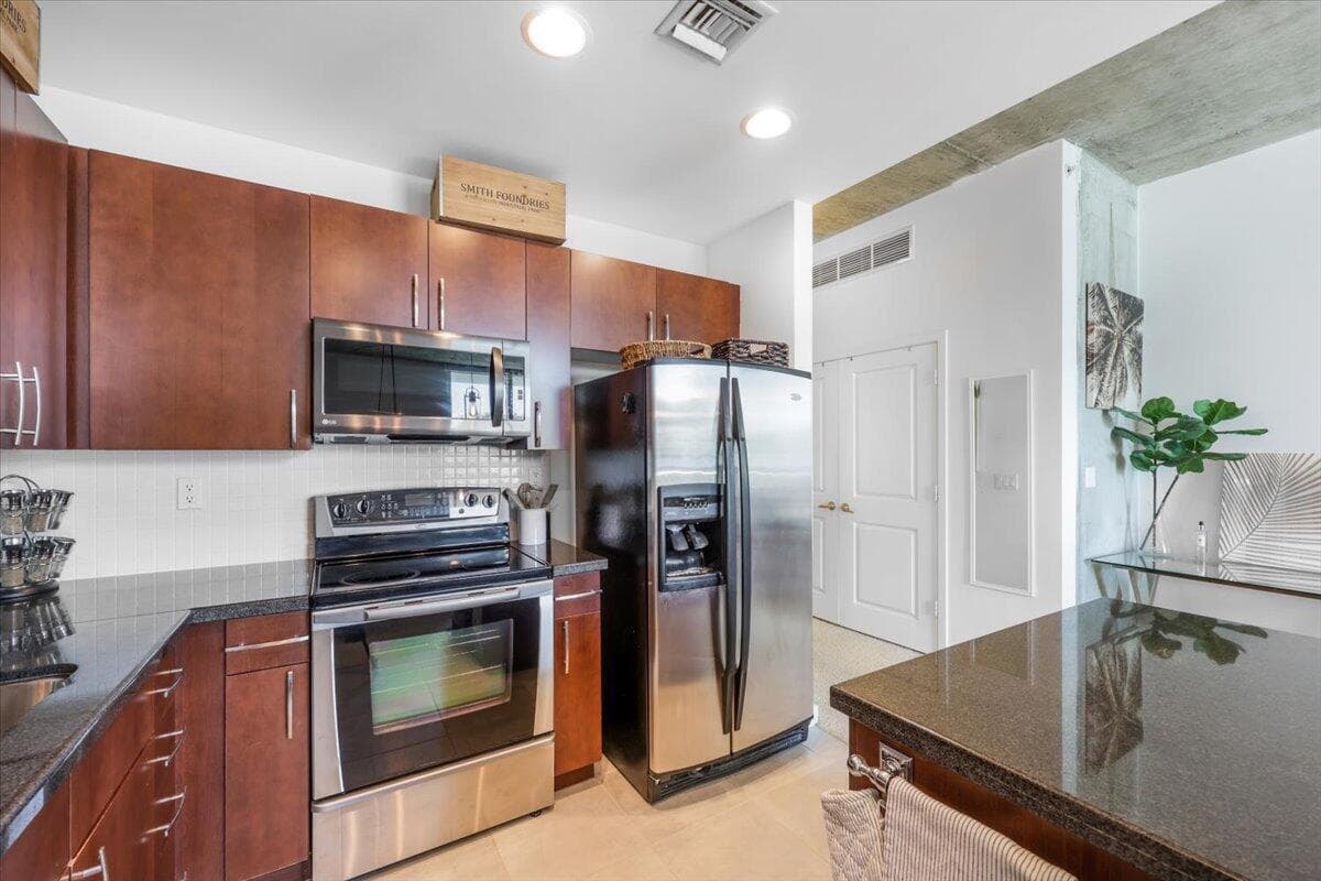 300 S Australian Avenue 717, West Palm Beach, FL 33401 — photo 10 of 40