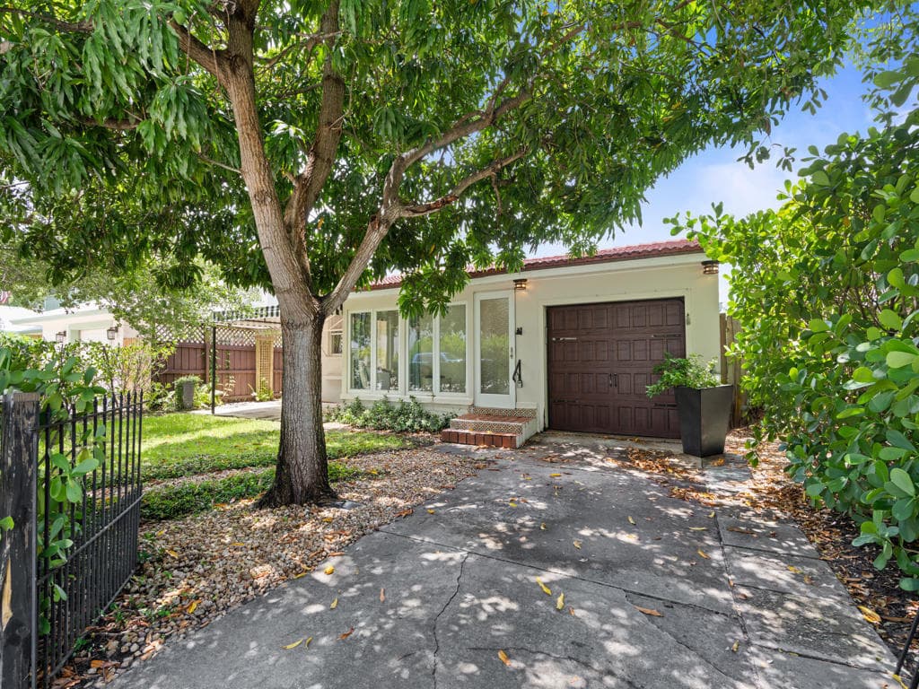 1615 N Lakeside Drive, Lake Worth Beach, FL 33460 — photo 5 of 25