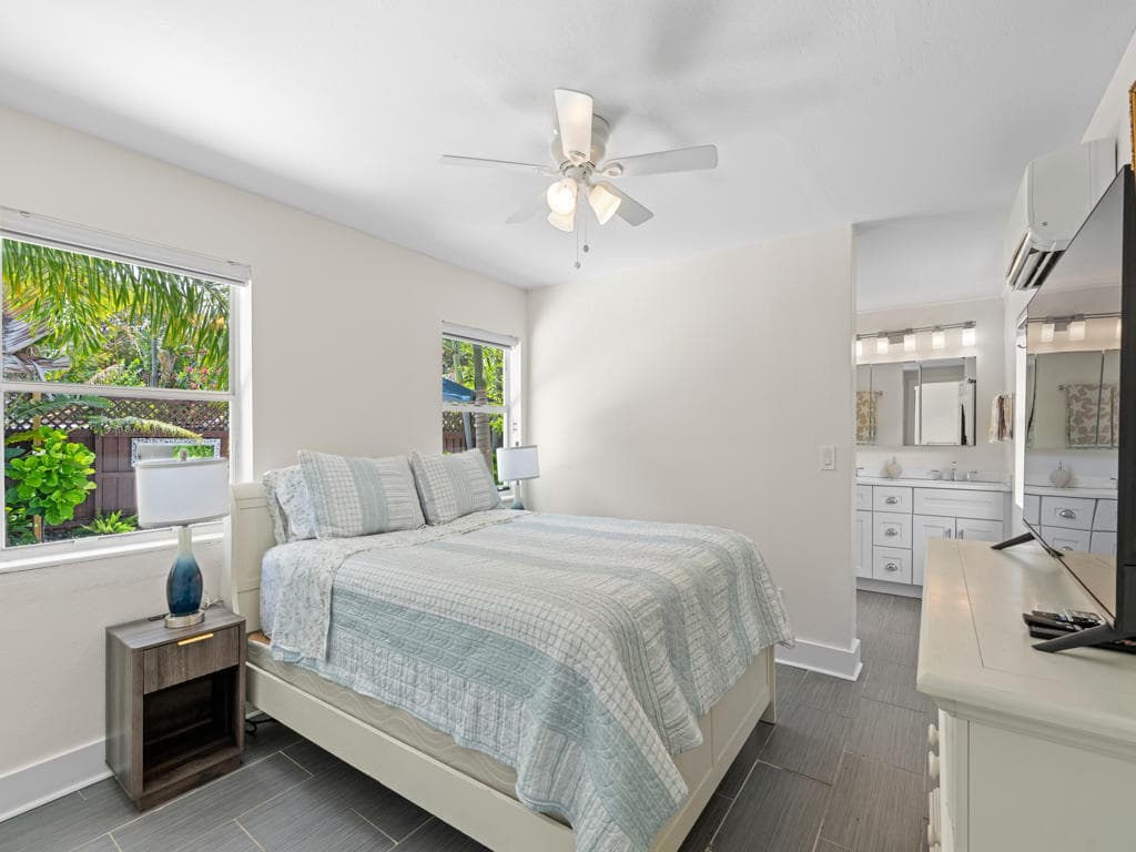 1615 N Lakeside Drive, Lake Worth Beach, FL 33460 — photo 17 of 25