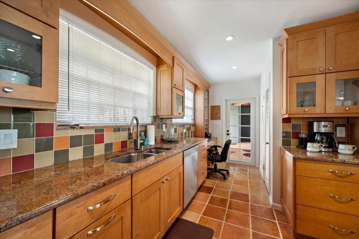 2201 N Lakeside Drive, Lake Worth Beach, FL 33460 — photo 9 of 29