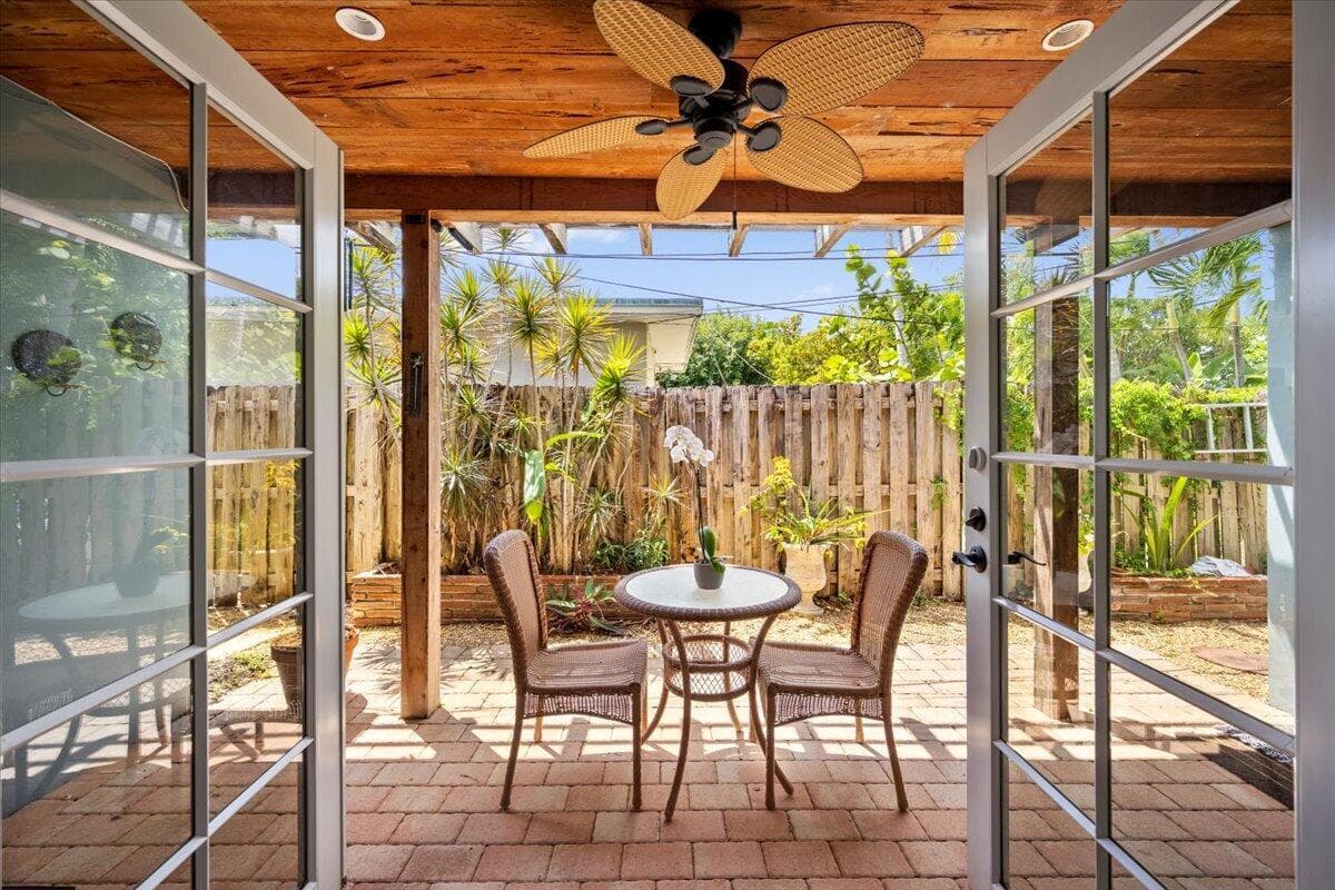 2201 N Lakeside Drive, Lake Worth Beach, FL 33460 — photo 16 of 29