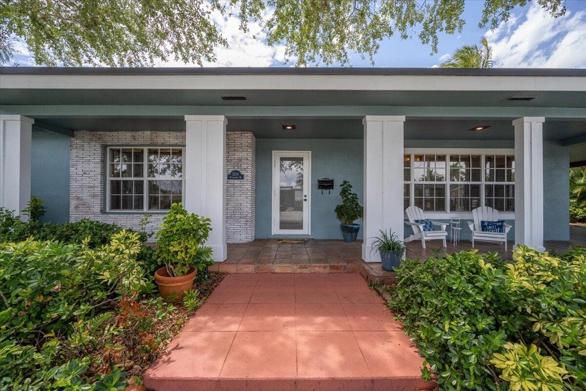 2201 N Lakeside Drive, Lake Worth Beach, FL 33460 — photo 2 of 29