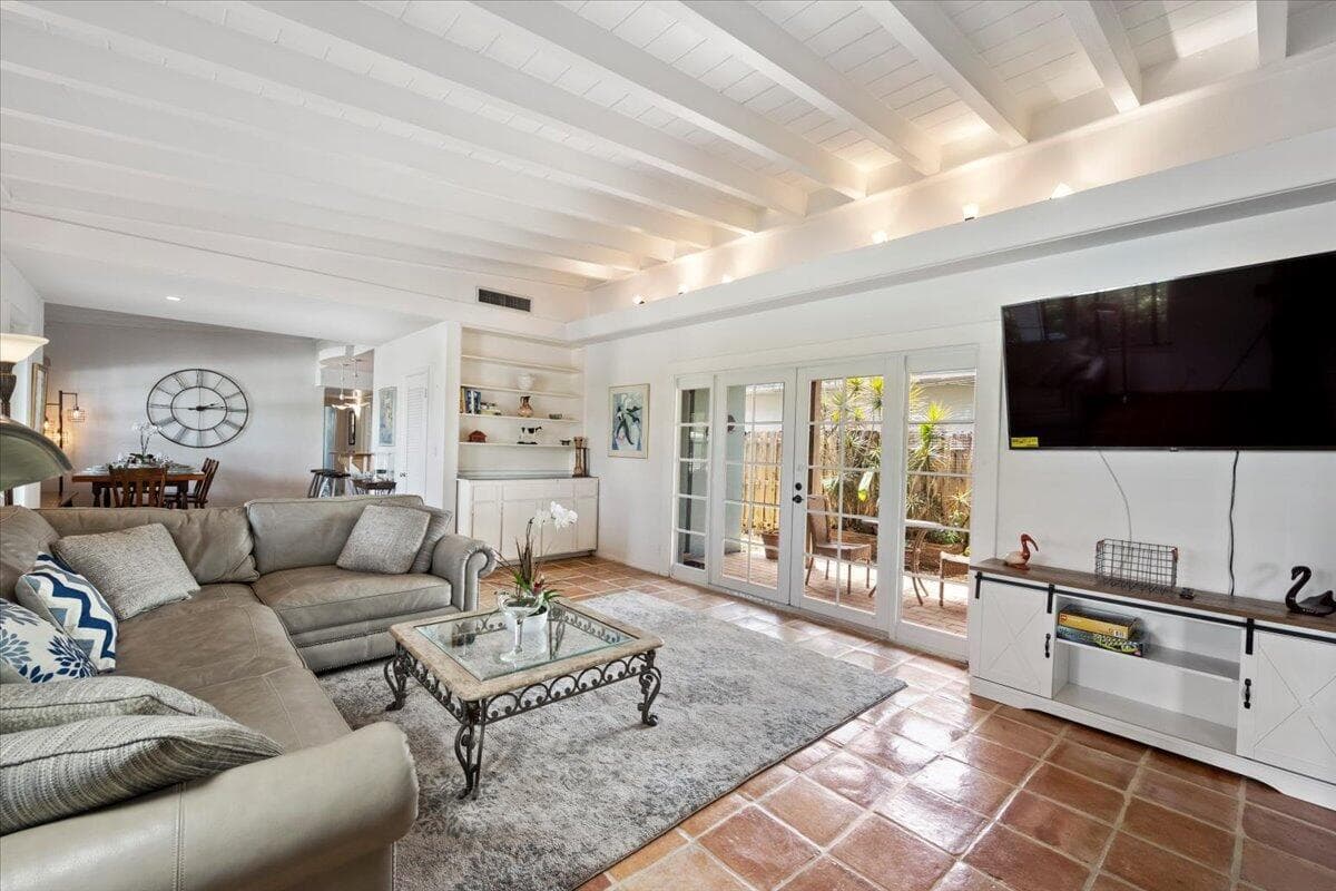 2201 N Lakeside Drive, Lake Worth Beach, FL 33460 — photo 5 of 29