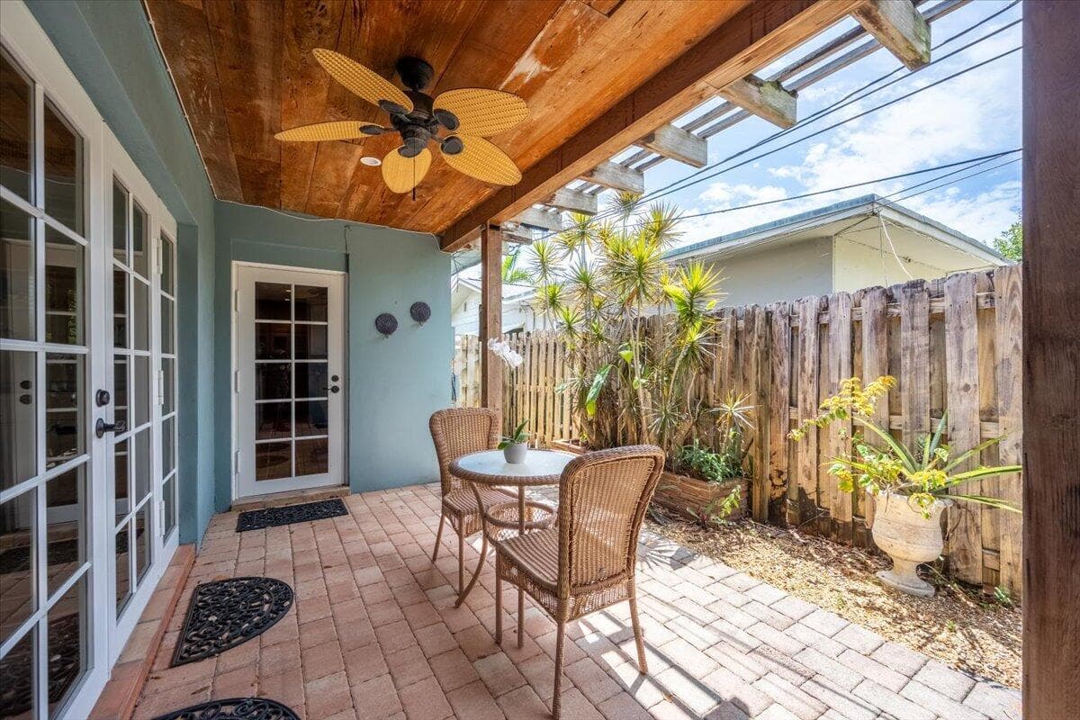 2201 N Lakeside Drive, Lake Worth Beach, FL 33460 — photo 17 of 29