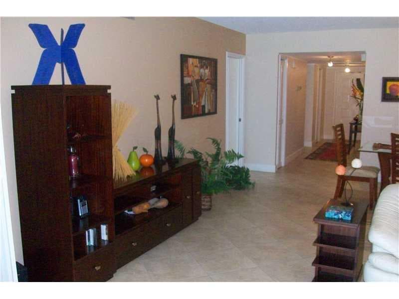 4031 N Cypress Drive 101, Pompano Beach, FL 33069 — photo 12 of 35