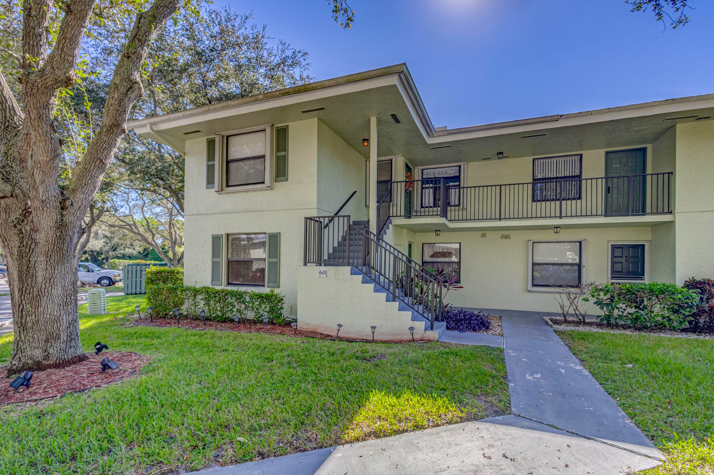 601 Sabal Ridge Circle A, Palm Beach Gardens, FL 33418 — photo 2 of 57