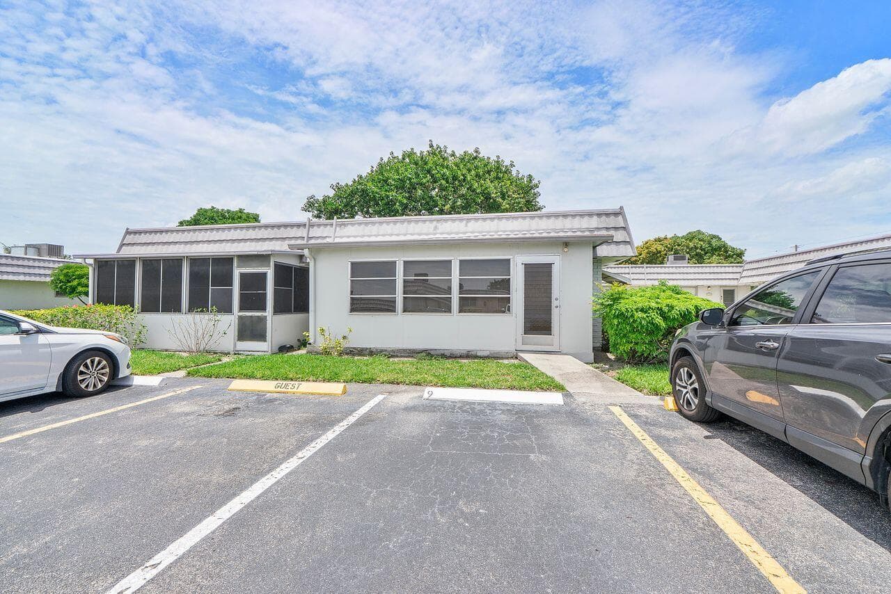 9 Valencia Trail, Delray Beach, FL 33446 — photo 4 of 37