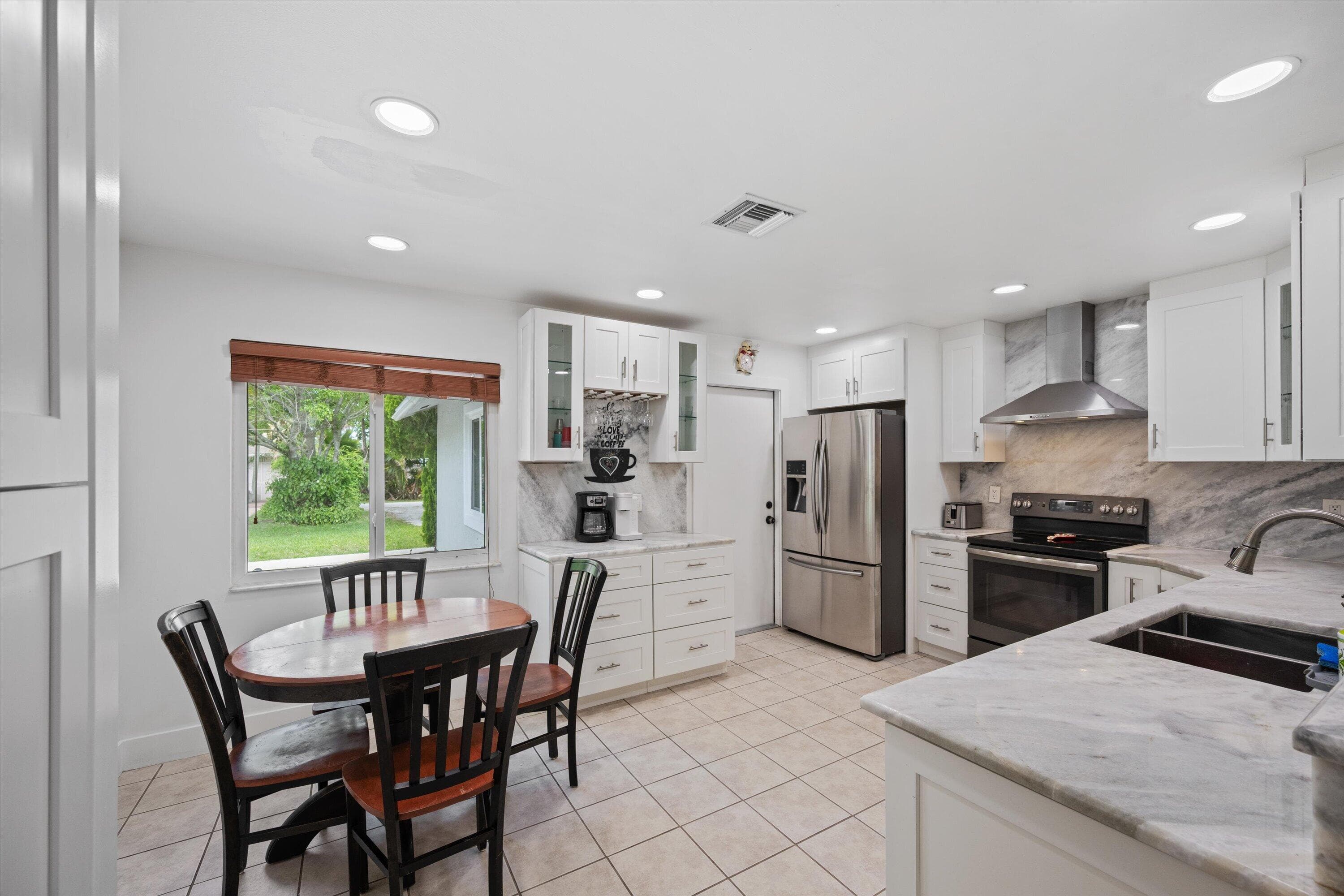 14122 Citrus Drive, Loxahatchee Groves, FL 33470 — photo 8 of 21