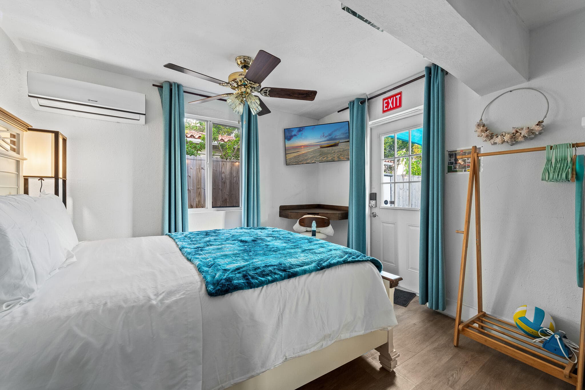 3961 NE 10th Avenue, Oakland Park, FL 33334 — photo 39 of 48