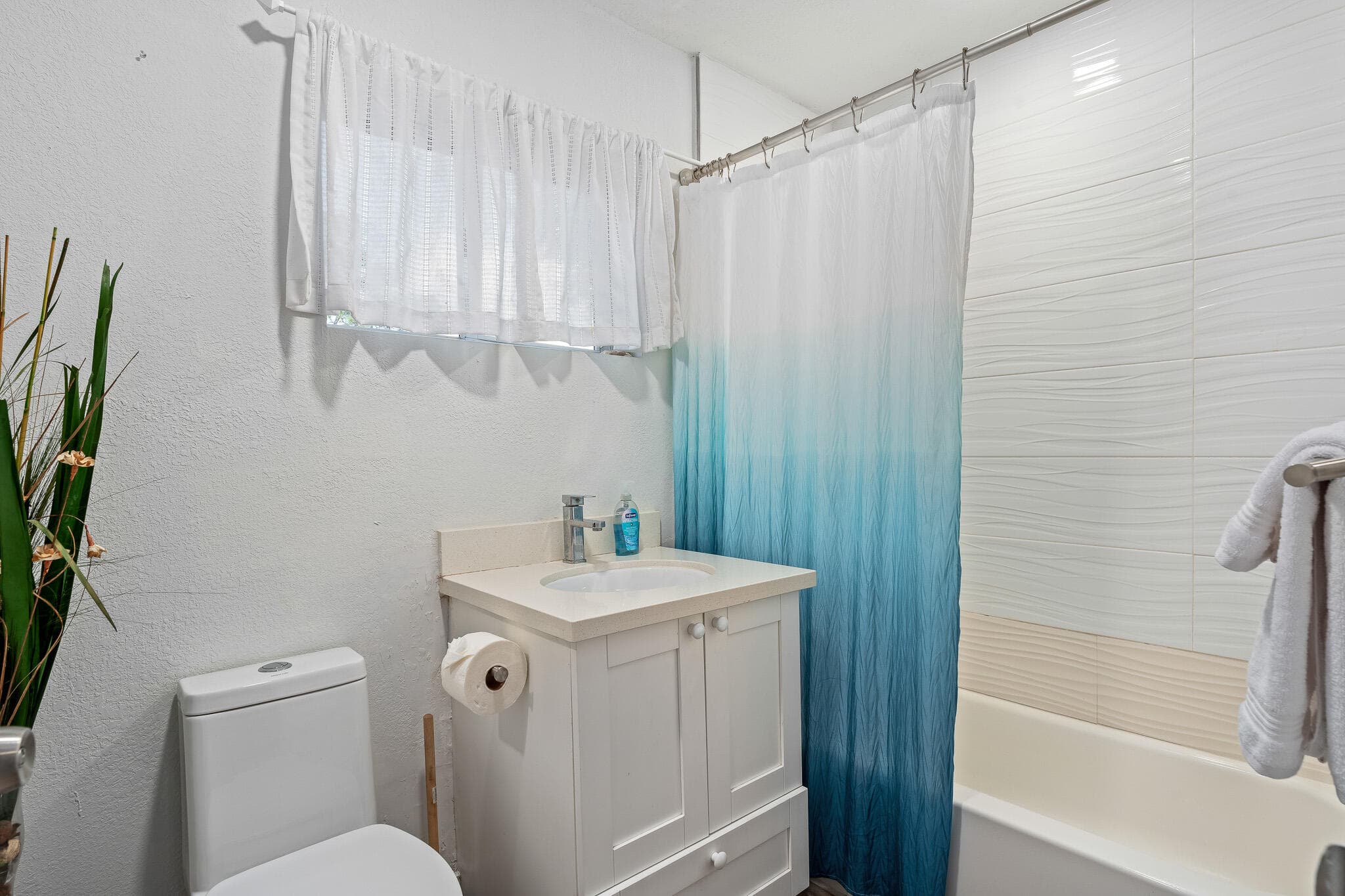 3961 NE 10th Avenue, Oakland Park, FL 33334 — photo 40 of 48