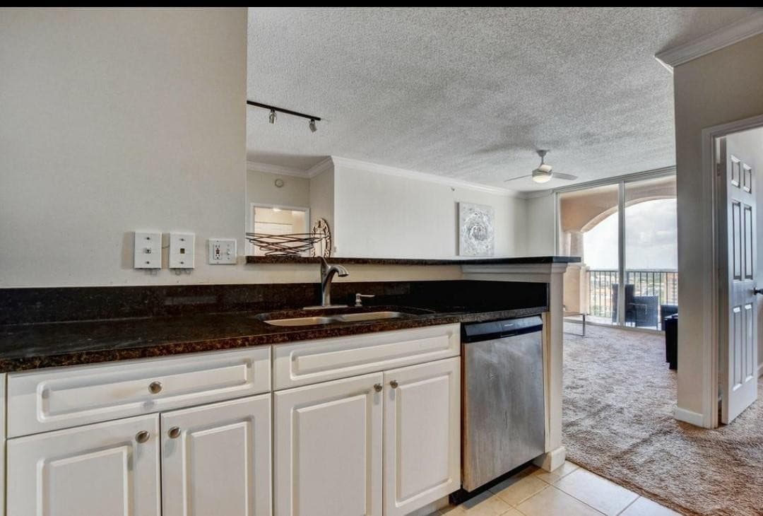 651 Okeechobee Boulevard 1204, West Palm Beach, FL 33401 — photo 9 of 46