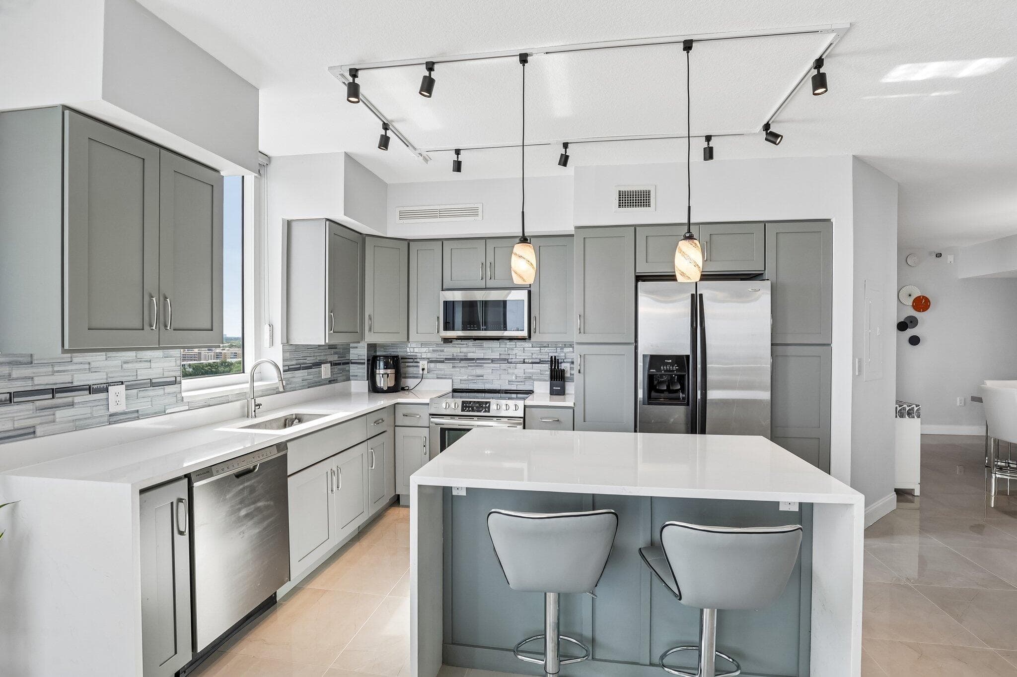 1755 E Hallandale Beach Boulevard 1207 E, Hallandale Beach, FL 33009 — photo 12 of 65