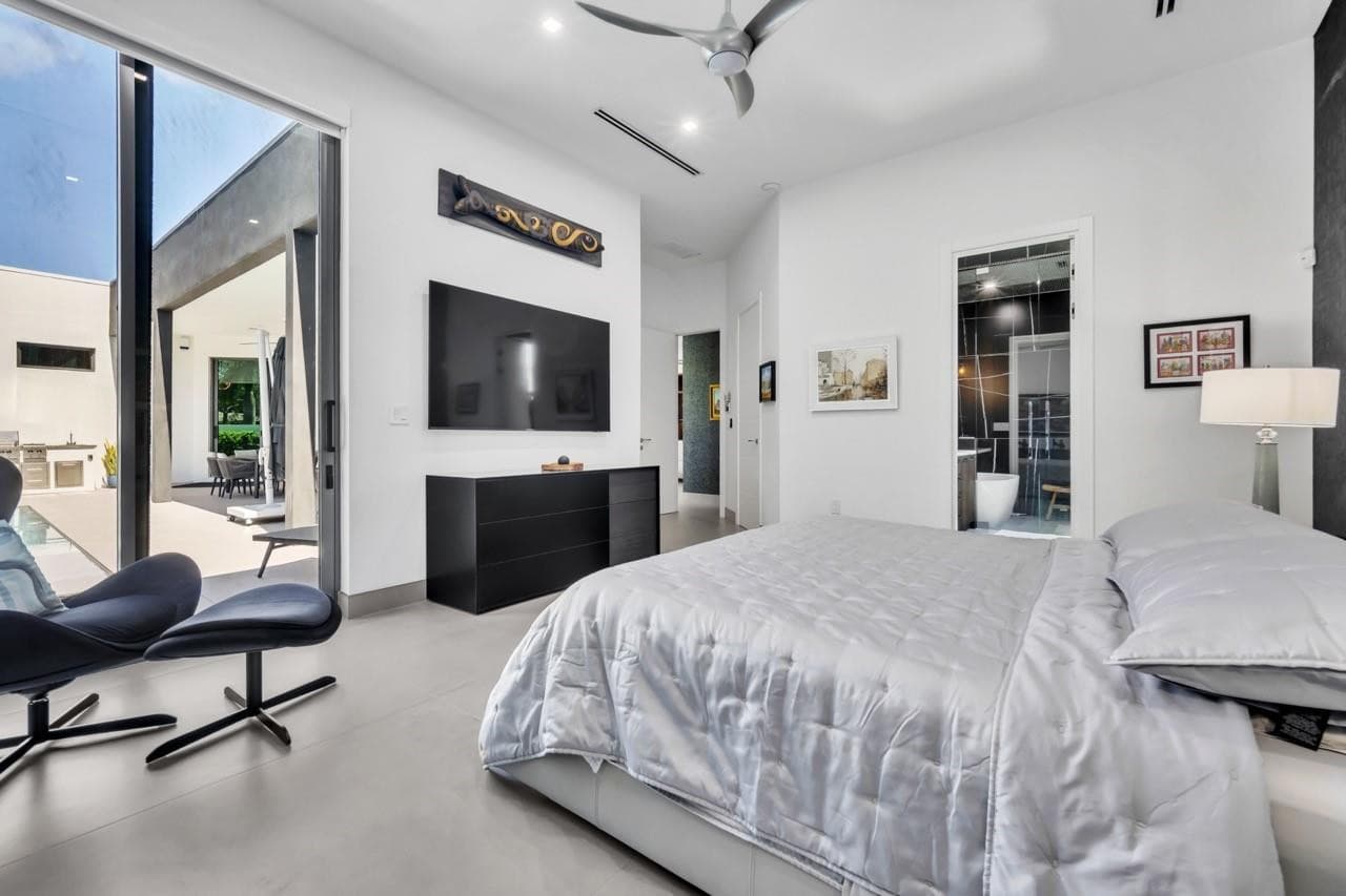 300 NE 21st Court, Wilton Manors, FL 33305 — photo 23 of 47