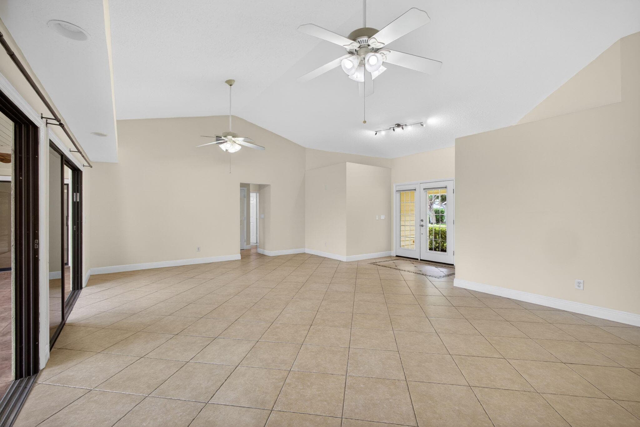 10420 SE Jupiter Narrows Drive, Hobe Sound, FL 33455 — photo 11 of 78