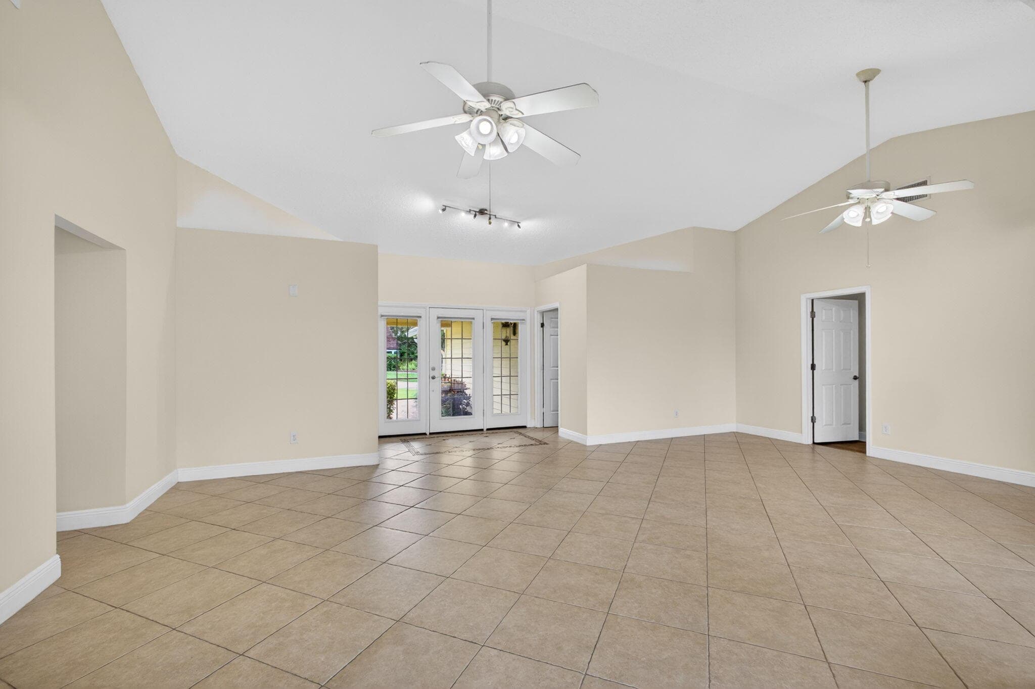10420 SE Jupiter Narrows Drive, Hobe Sound, FL 33455 — photo 13 of 78