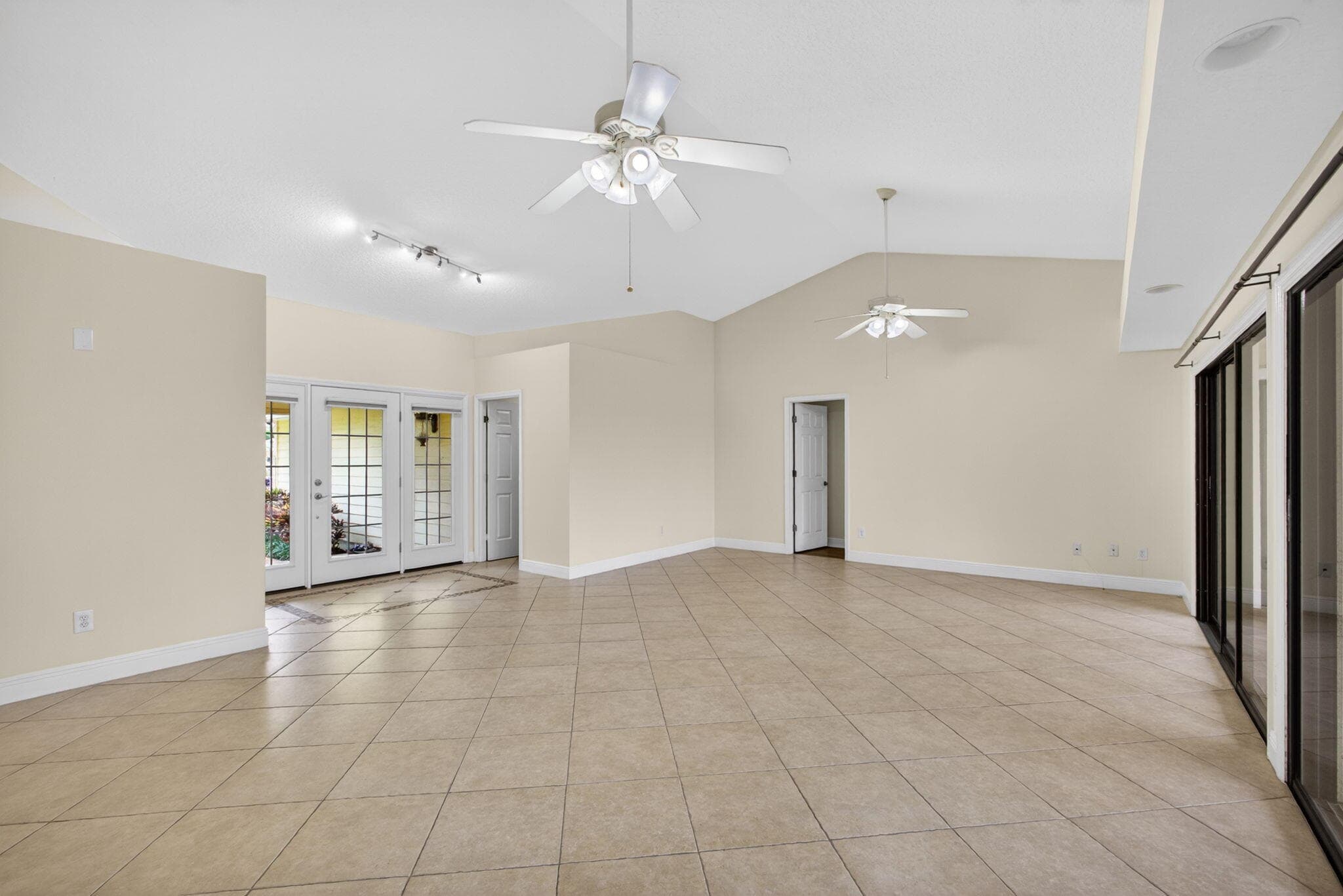 10420 SE Jupiter Narrows Drive, Hobe Sound, FL 33455 — photo 18 of 78