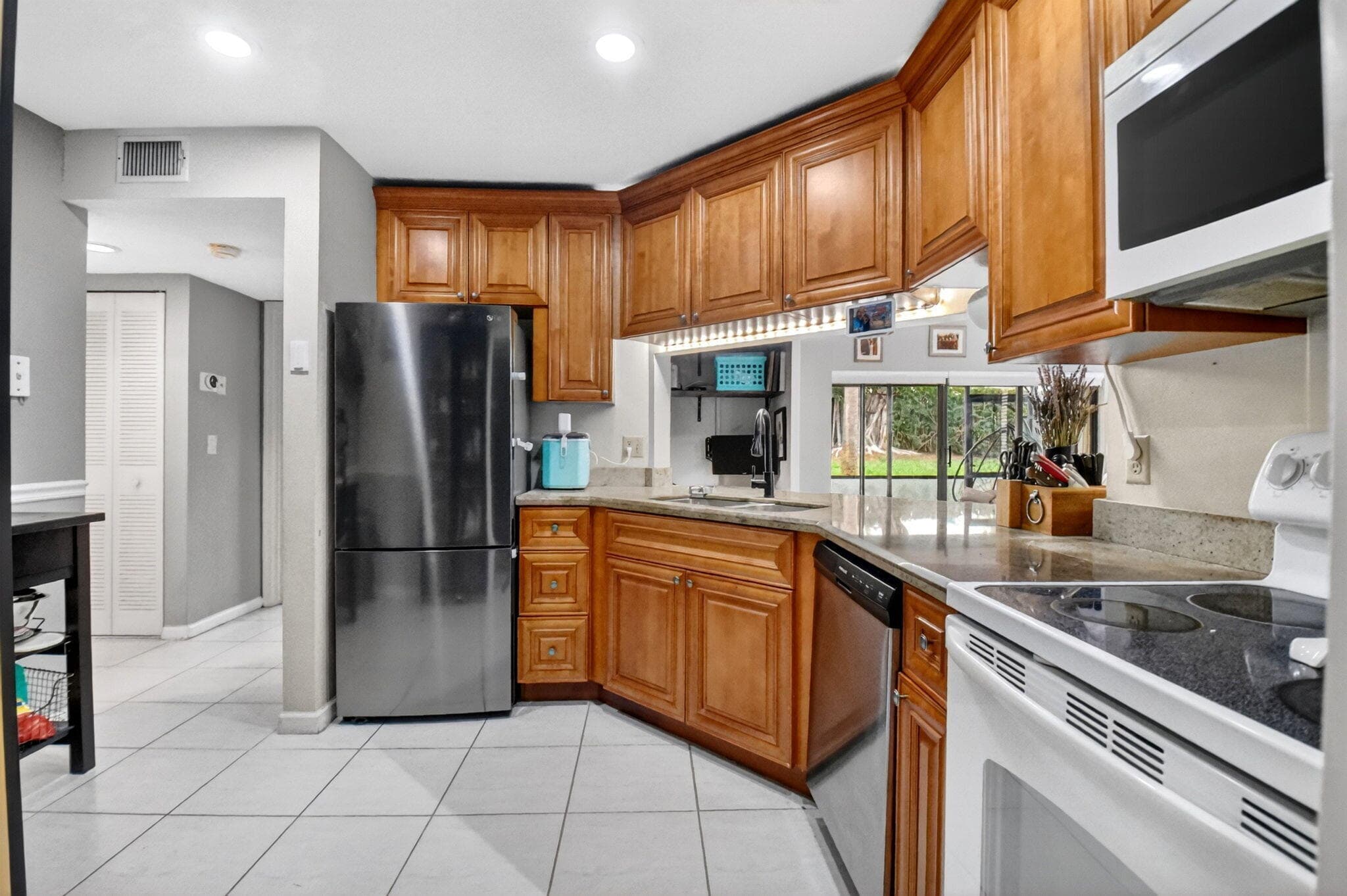 14 Via De Casas Sur 104, Boynton Beach, FL 33426 — photo 8 of 37