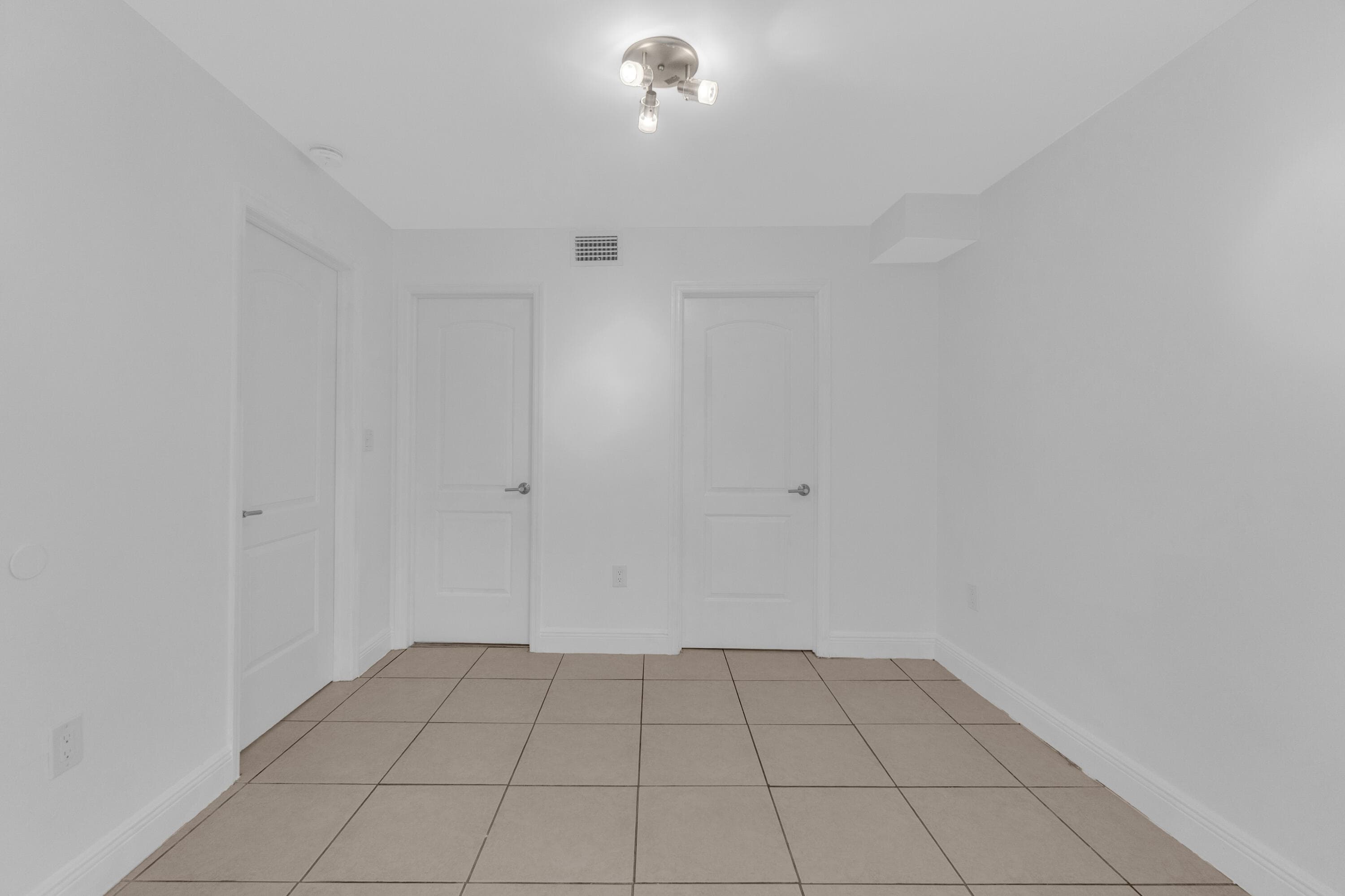 2100 Brickell Avenue 305, Miami, FL 33129 — photo 11 of 30