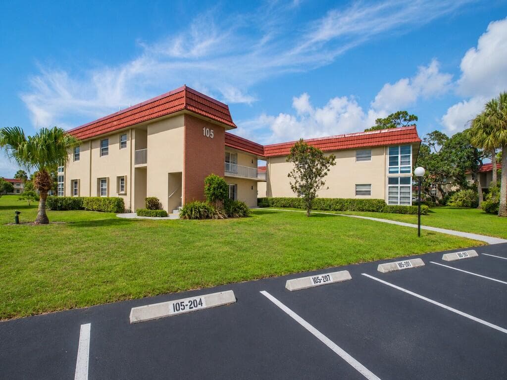 105 Spring Lake Court 102, Vero Beach, FL 32962 — photo 2 of 36
