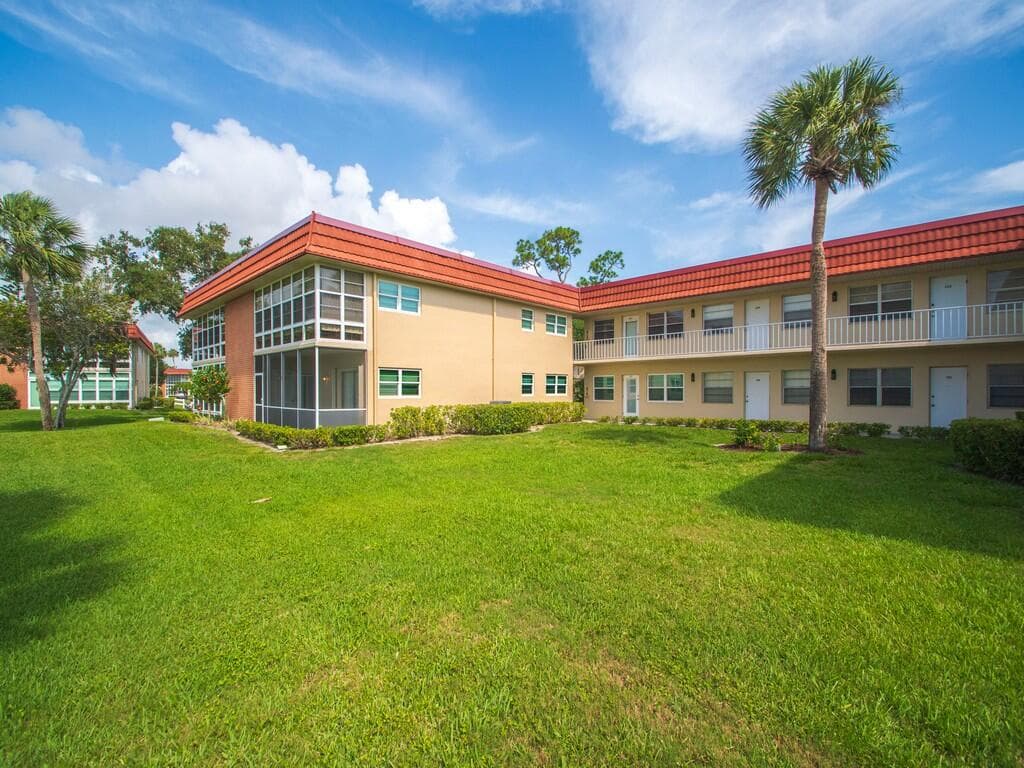 105 Spring Lake Court 102, Vero Beach, FL 32962 — photo 4 of 36