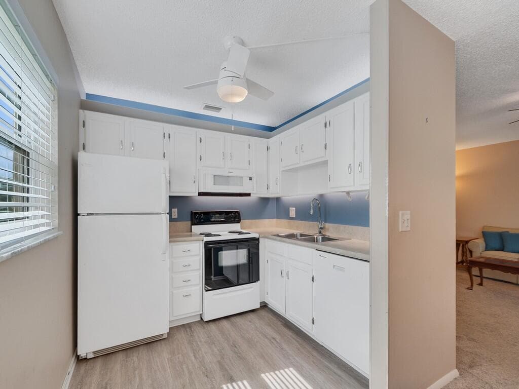 105 Spring Lake Court 102, Vero Beach, FL 32962 — photo 5 of 36