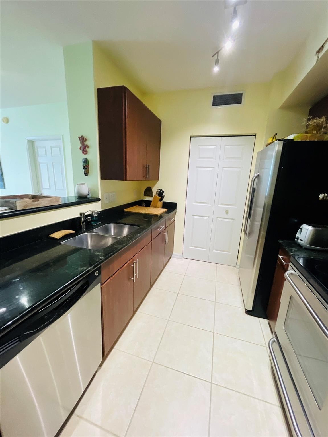 2401 NE 65th Street 408, Fort Lauderdale, FL 33308 — photo 2 of 47