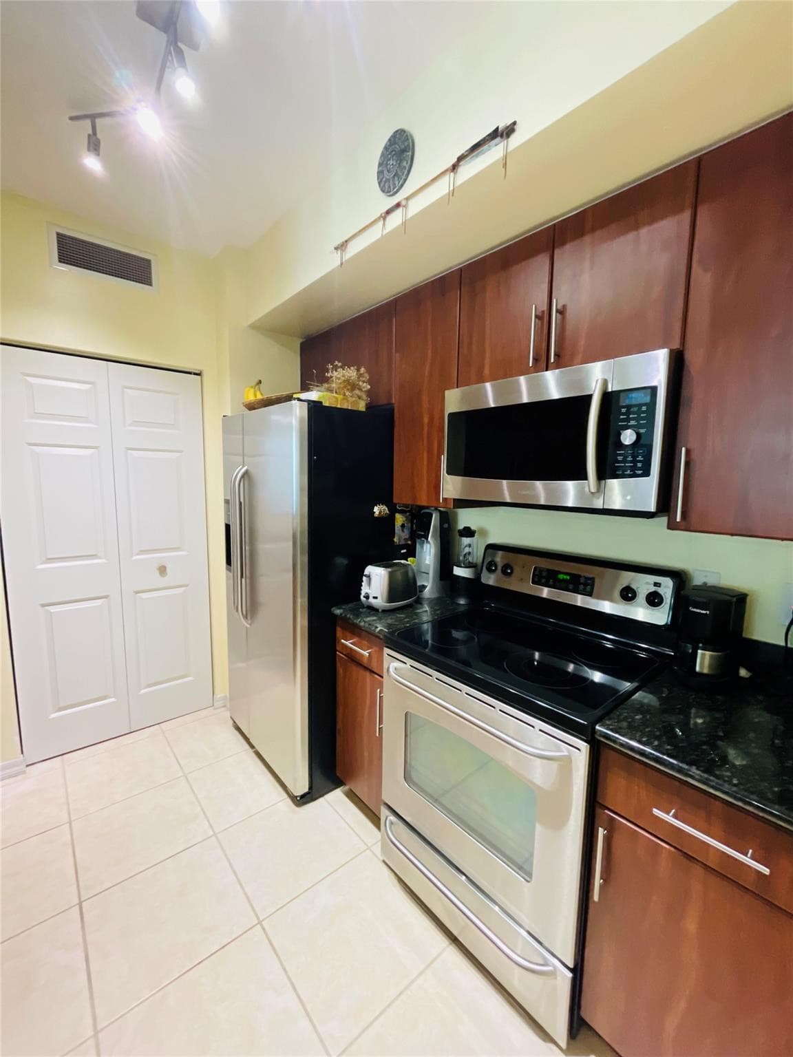 2401 NE 65th Street 408, Fort Lauderdale, FL 33308 — photo 3 of 47