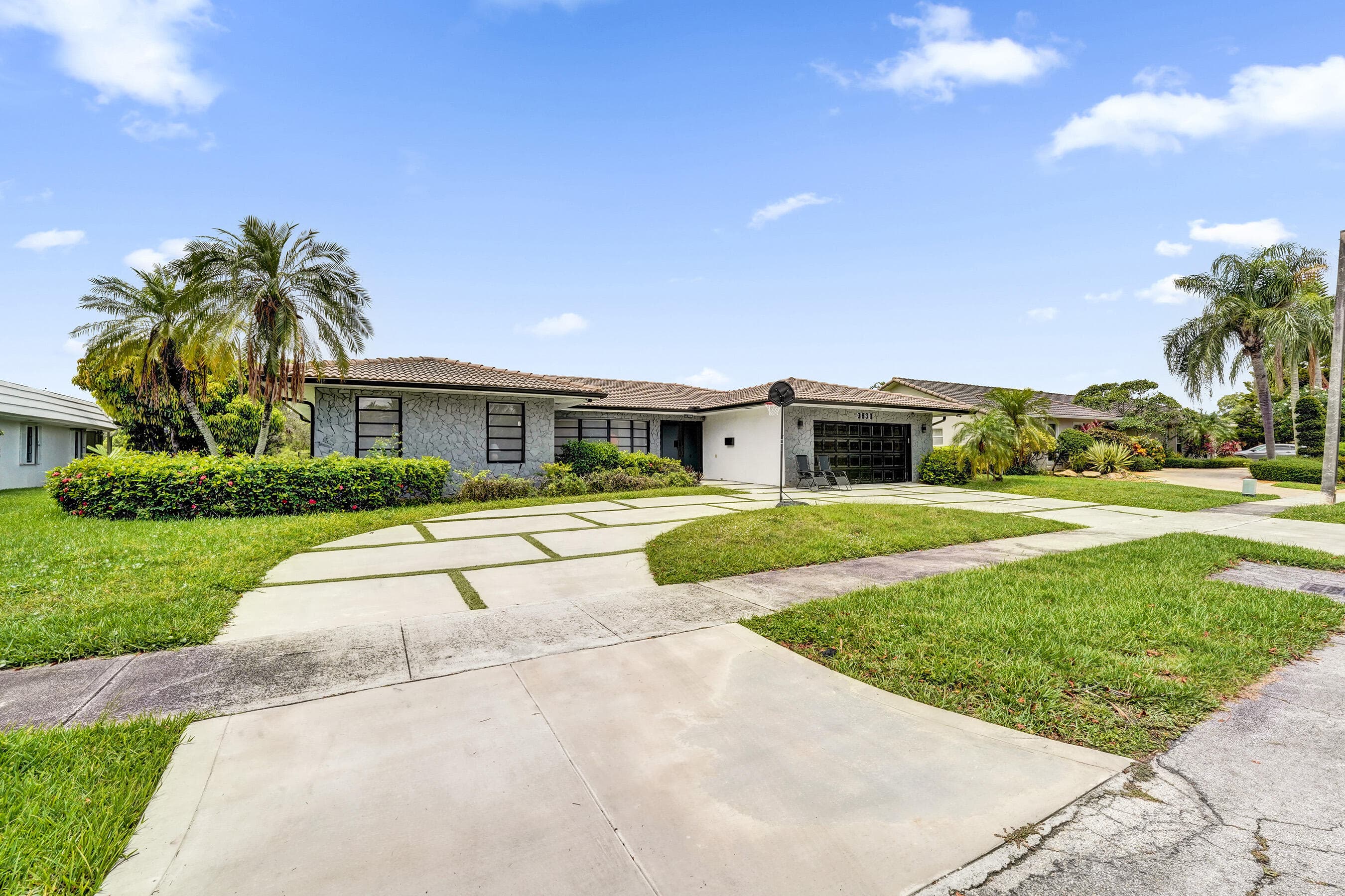 3630 N 55th Avenue, Hollywood, FL 33021 — photo 3 of 64