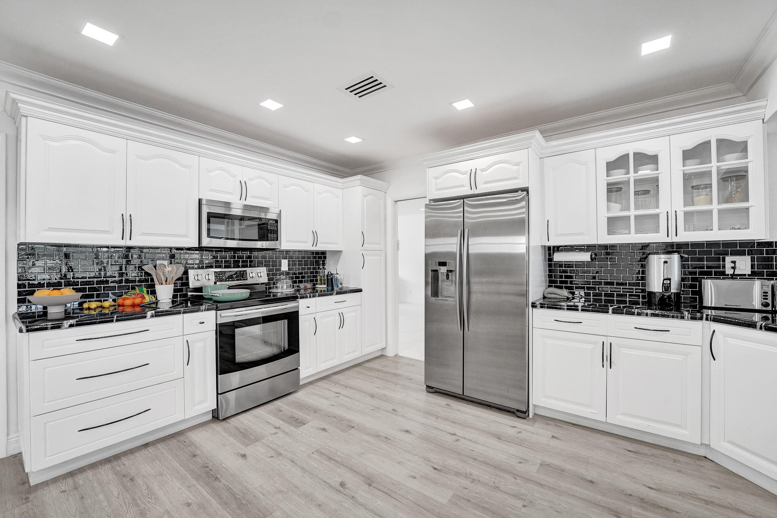 3630 N 55th Avenue, Hollywood, FL 33021 — photo 13 of 64