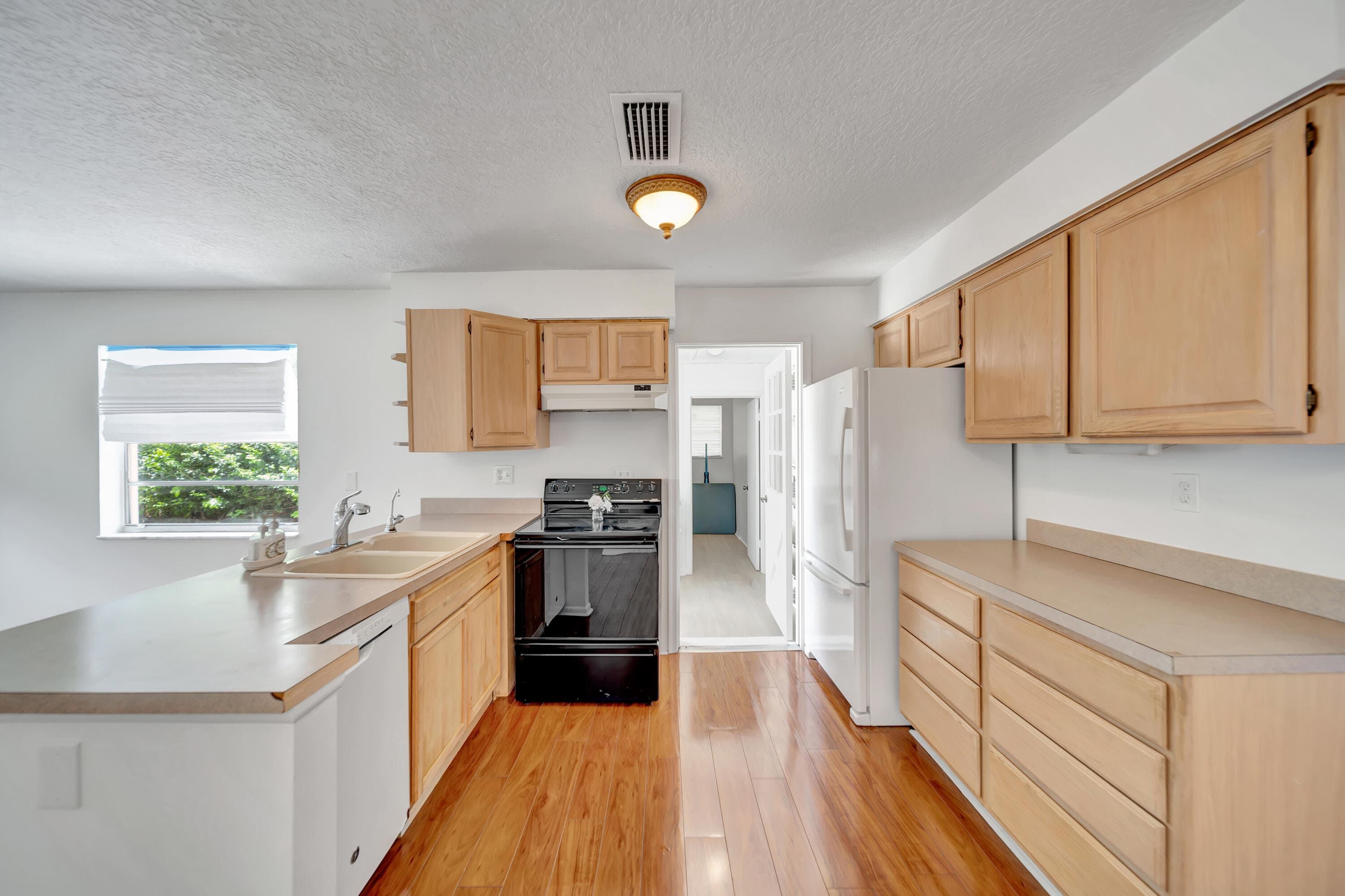 3821 NE 16th Avenue, Oakland Park, FL 33334 — photo 17 of 31