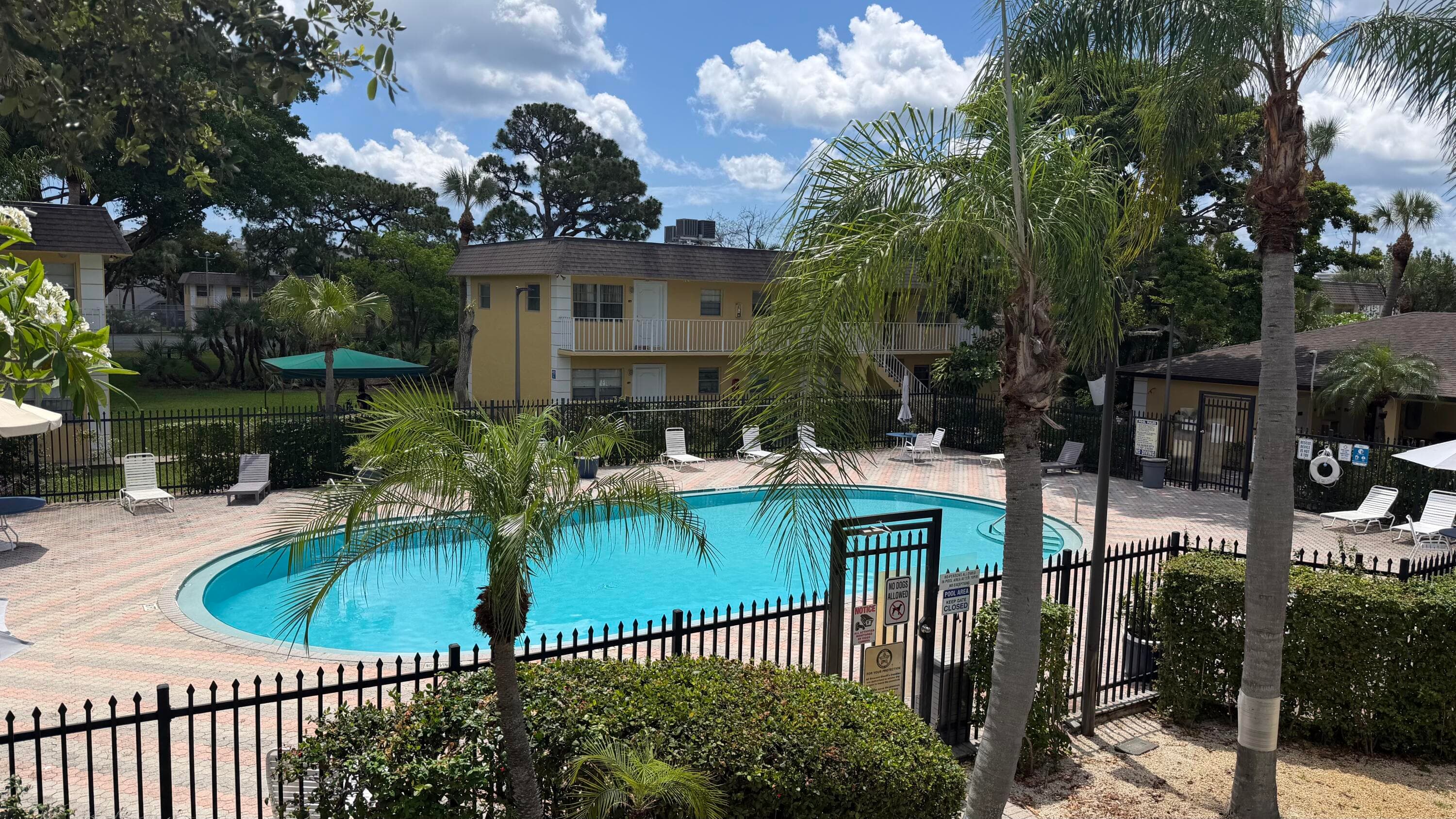 5186 NE 6th Avenue 721, Oakland Park, FL 33334 — photo 4 of 6