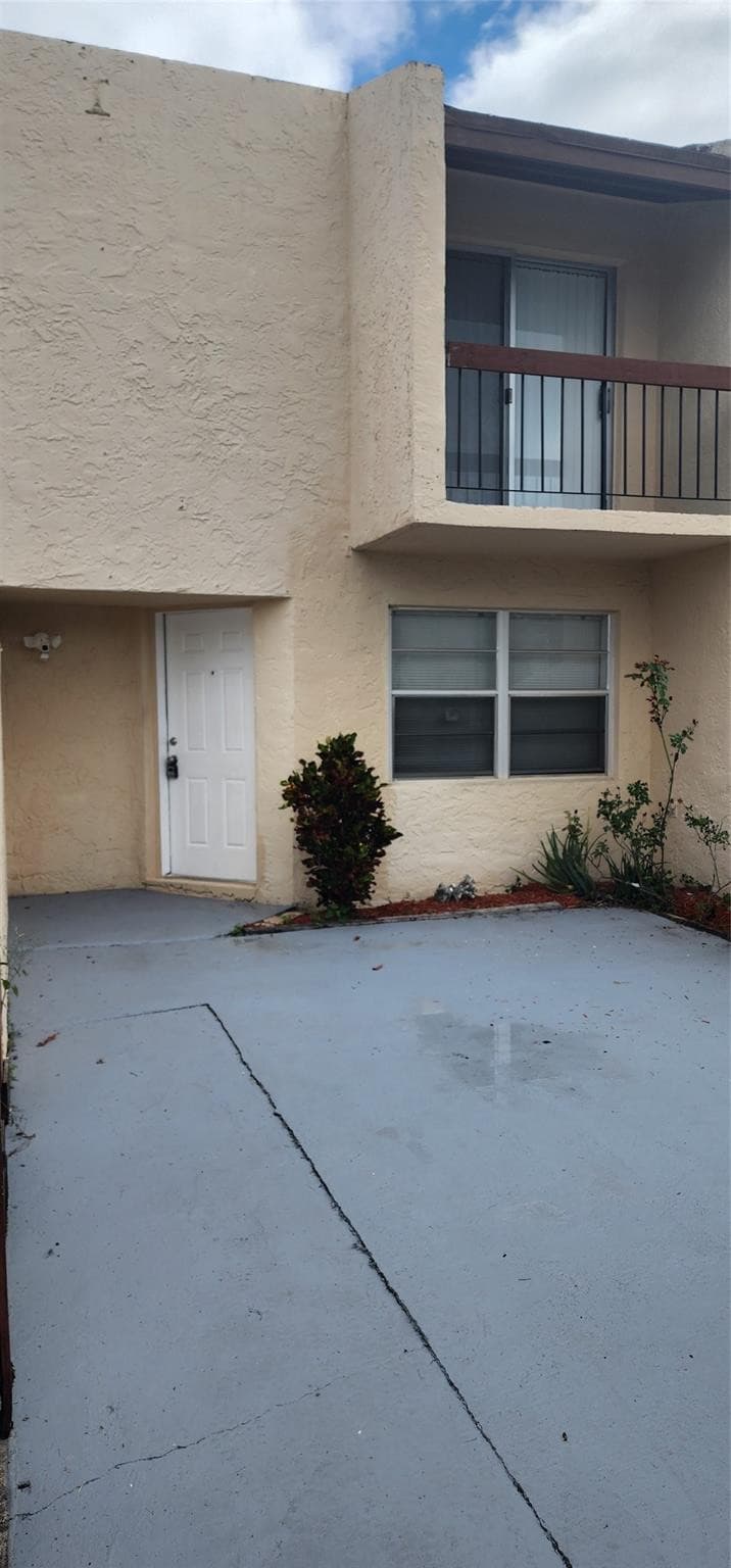 3666 SW 59th Avenue 4, Davie, FL 33314 — photo 1 of 31