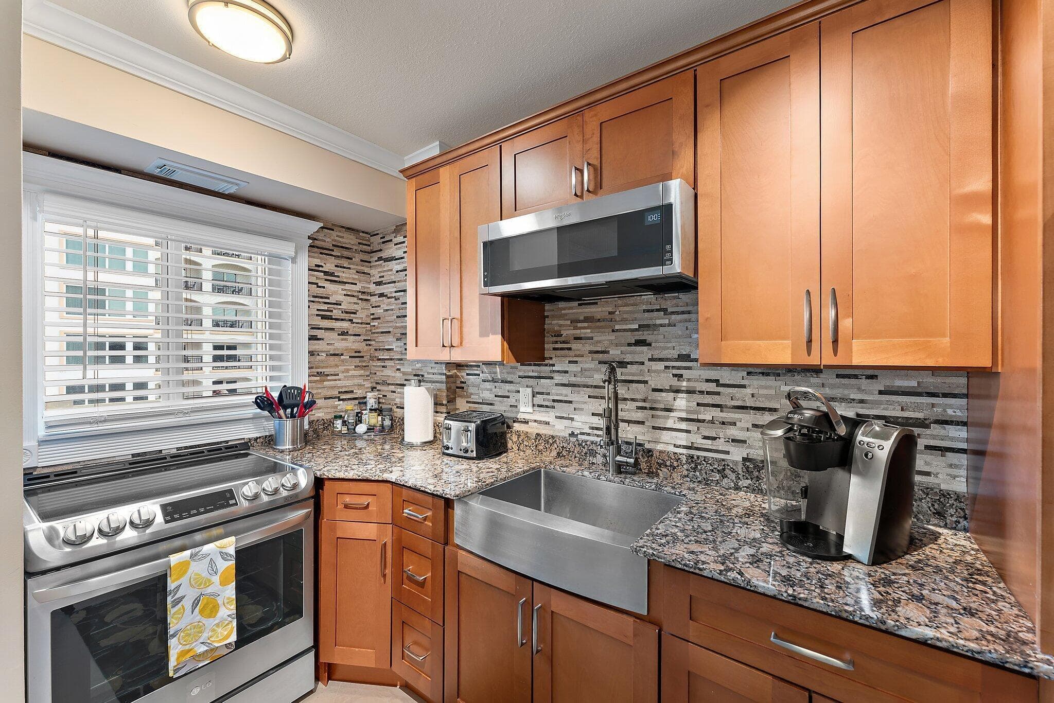 33 S Ocean Avenue 502, Palm Beach Shores, FL 33404 — photo 4 of 47