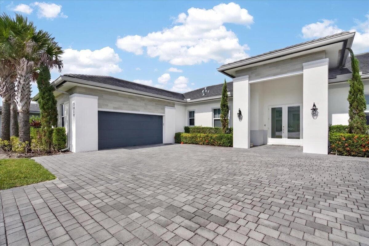 2010 Meadows Drive, Davie, FL 33324 — photo 4 of 51