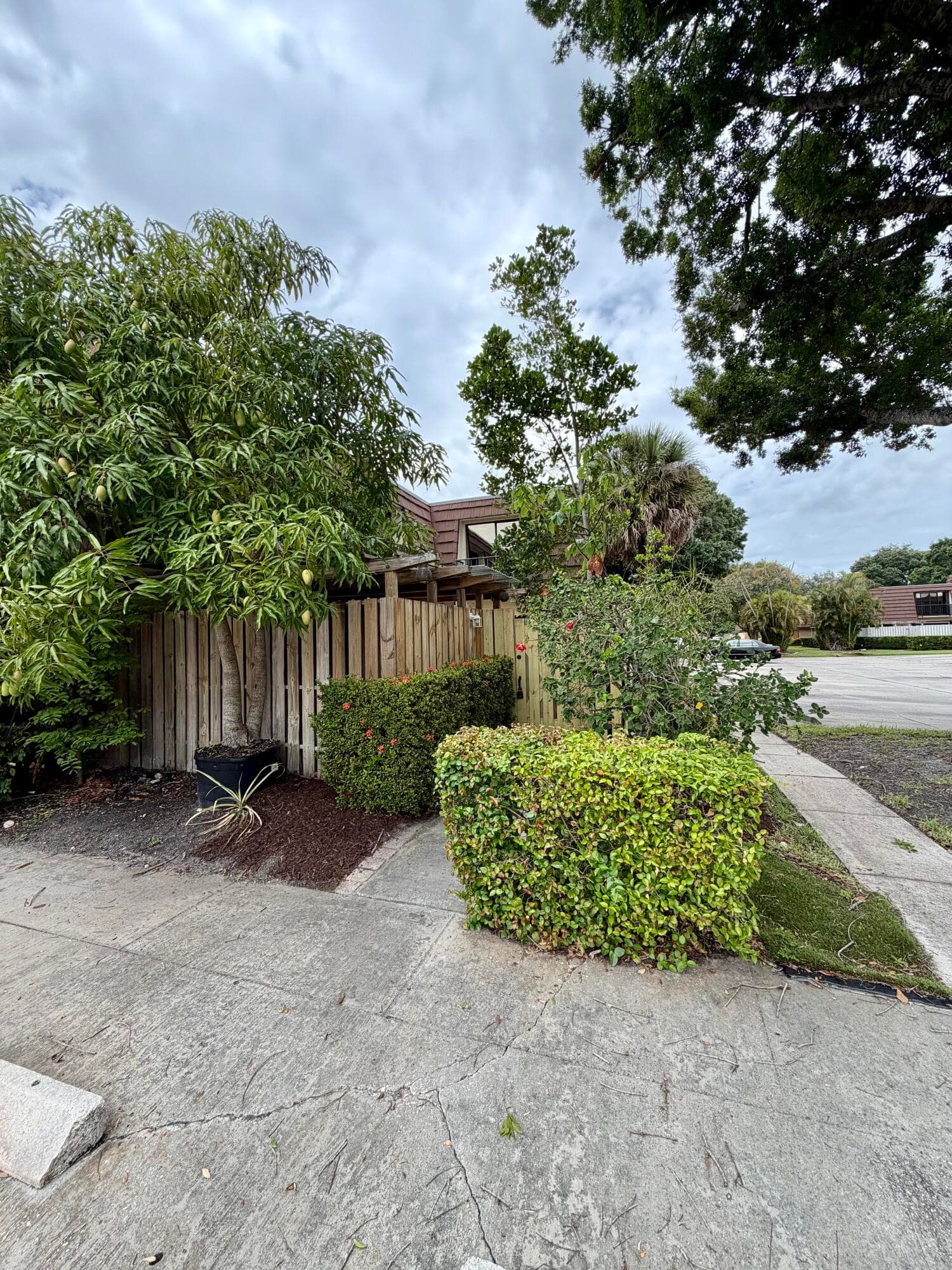 2213 22nd Lane, Palm Beach Gardens, FL 33418 — photo 2 of 33