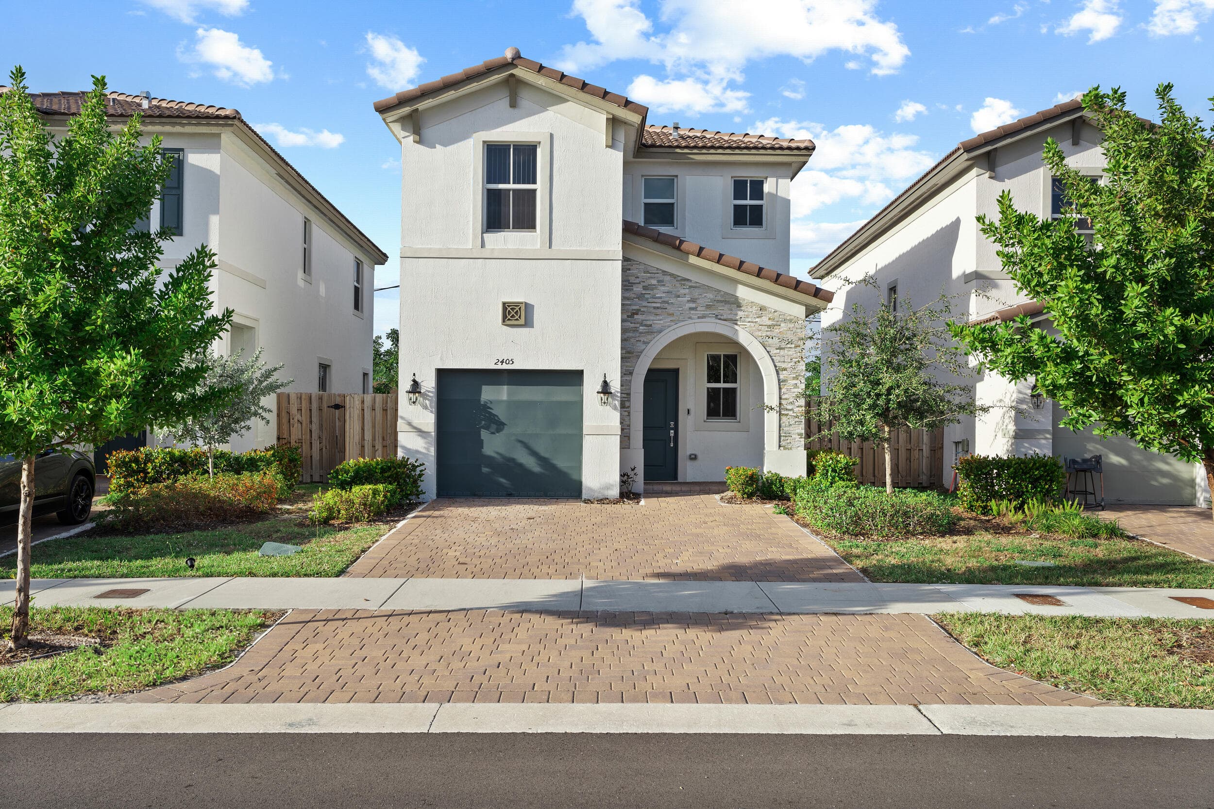 2405 NW 131st Circle, Miami, FL 33167 — photo 2 of 29