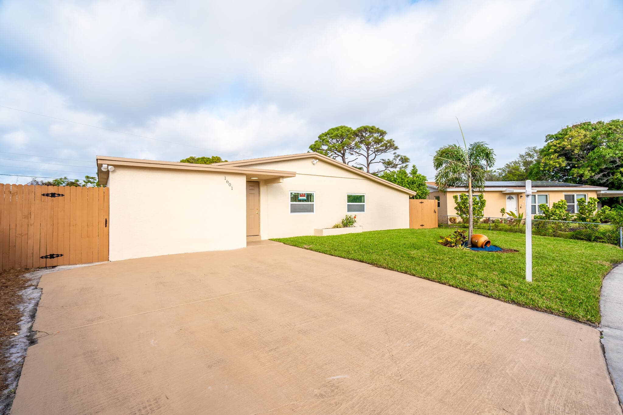 1601 NW 3rd Lane, Boynton Beach, FL 33435 — photo 2 of 42