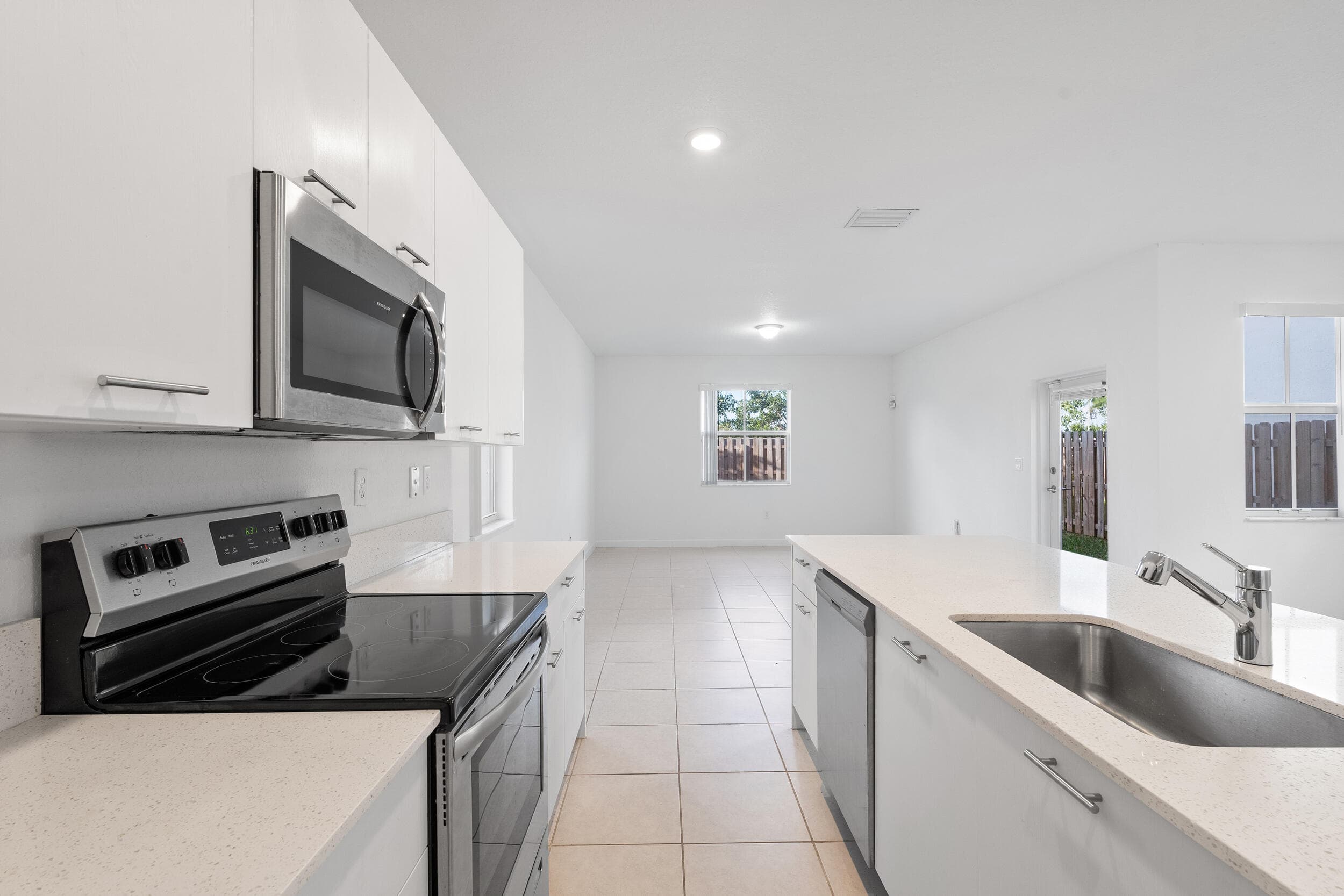 2405 NW 131st Circle, Miami, FL 33167 — photo 5 of 29