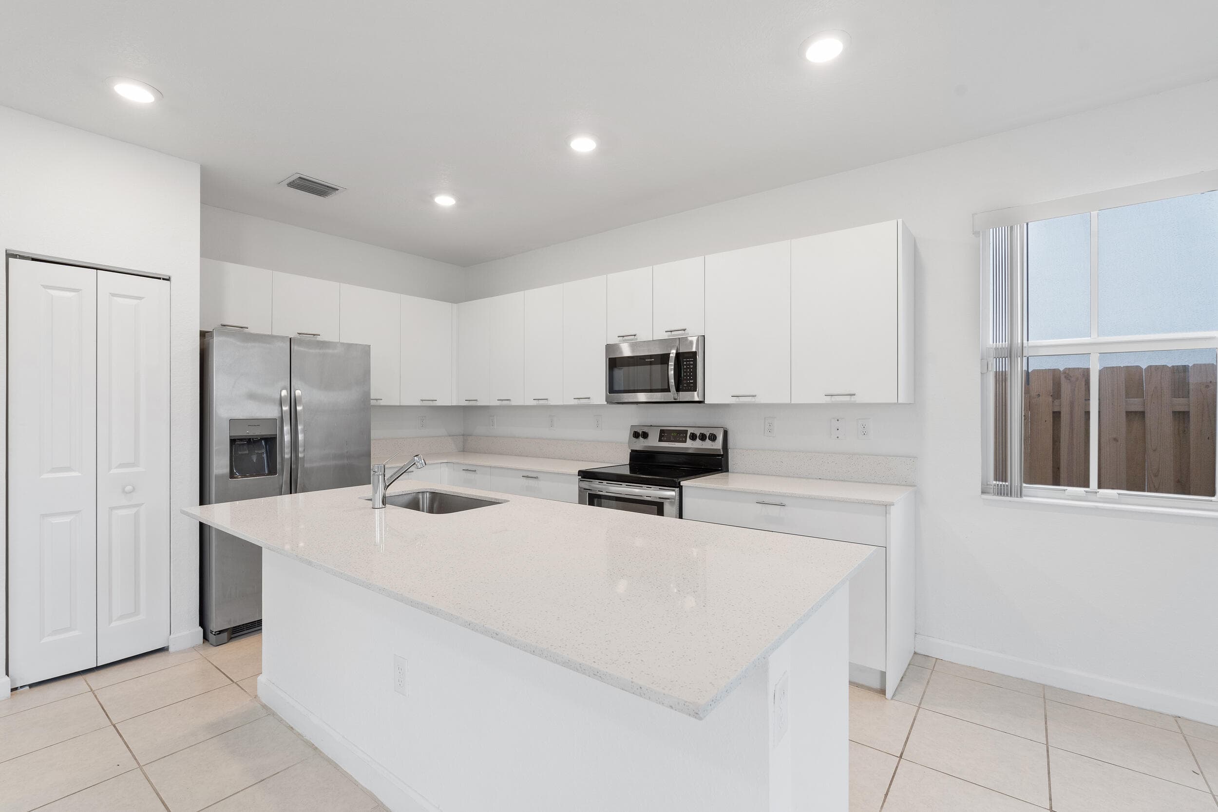 2405 NW 131st Circle, Miami, FL 33167 — photo 6 of 29
