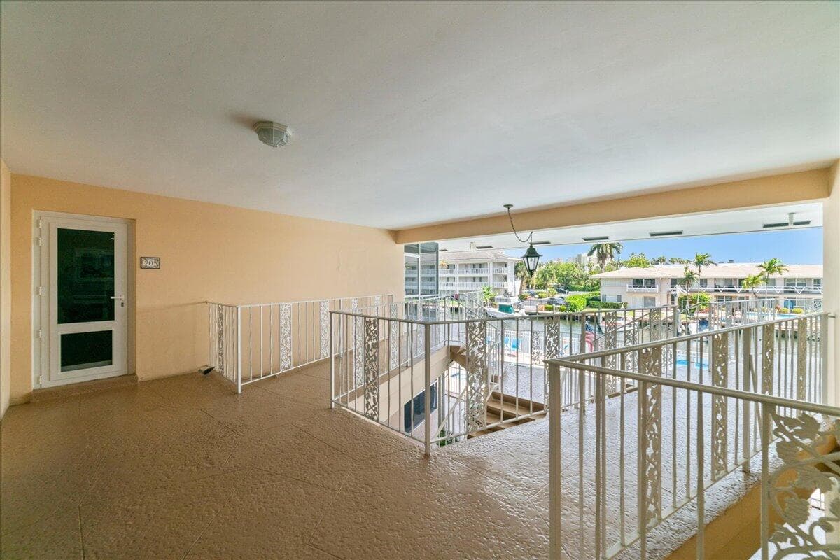 2864 NE 33rd Court 205, Fort Lauderdale, FL 33306 — photo 22 of 39