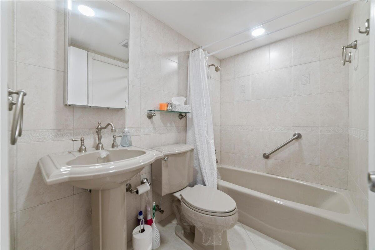 2864 NE 33rd Court 205, Fort Lauderdale, FL 33306 — photo 19 of 39