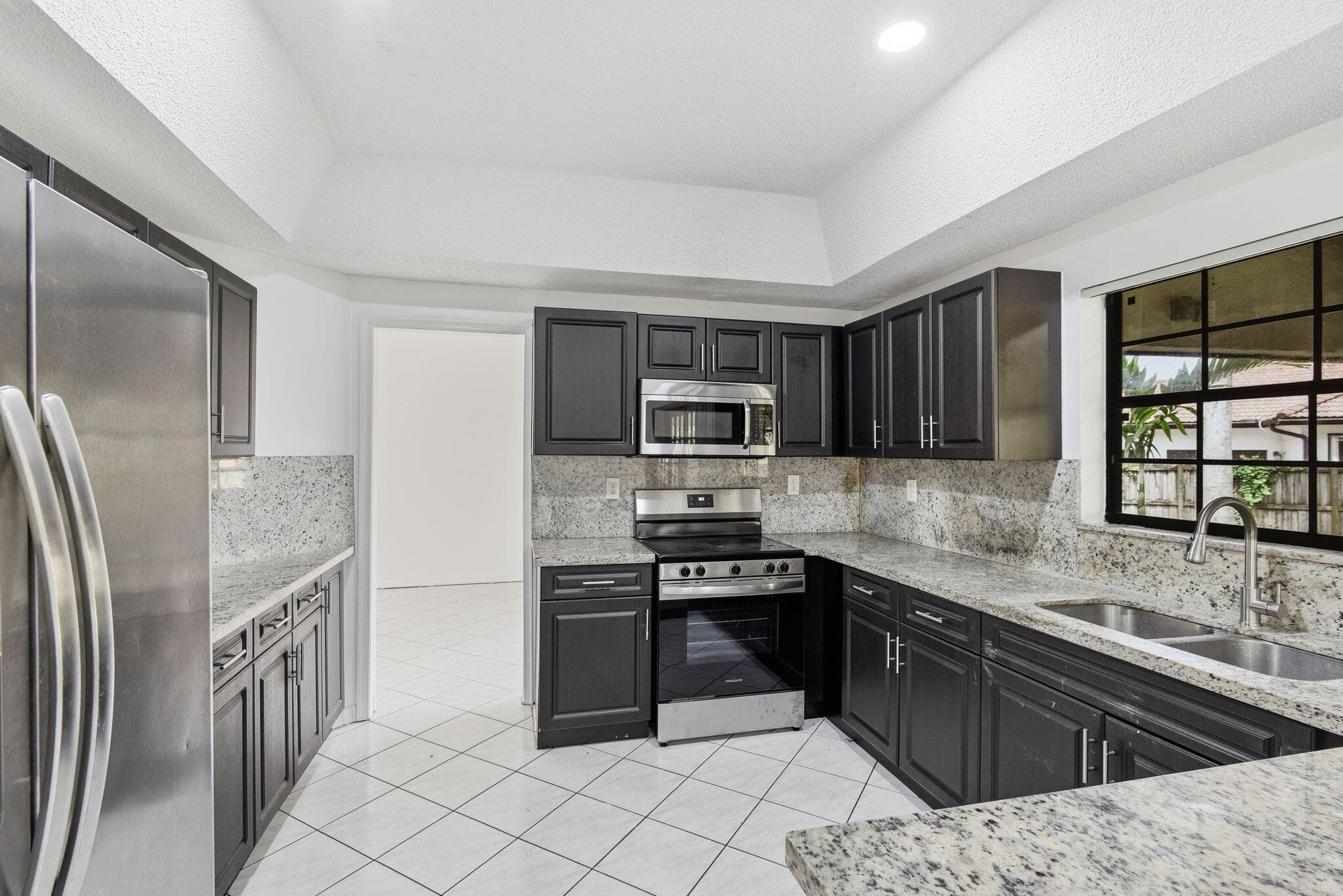 16101 SW 153rd Avenue, Miami, FL 33187 — photo 15 of 43