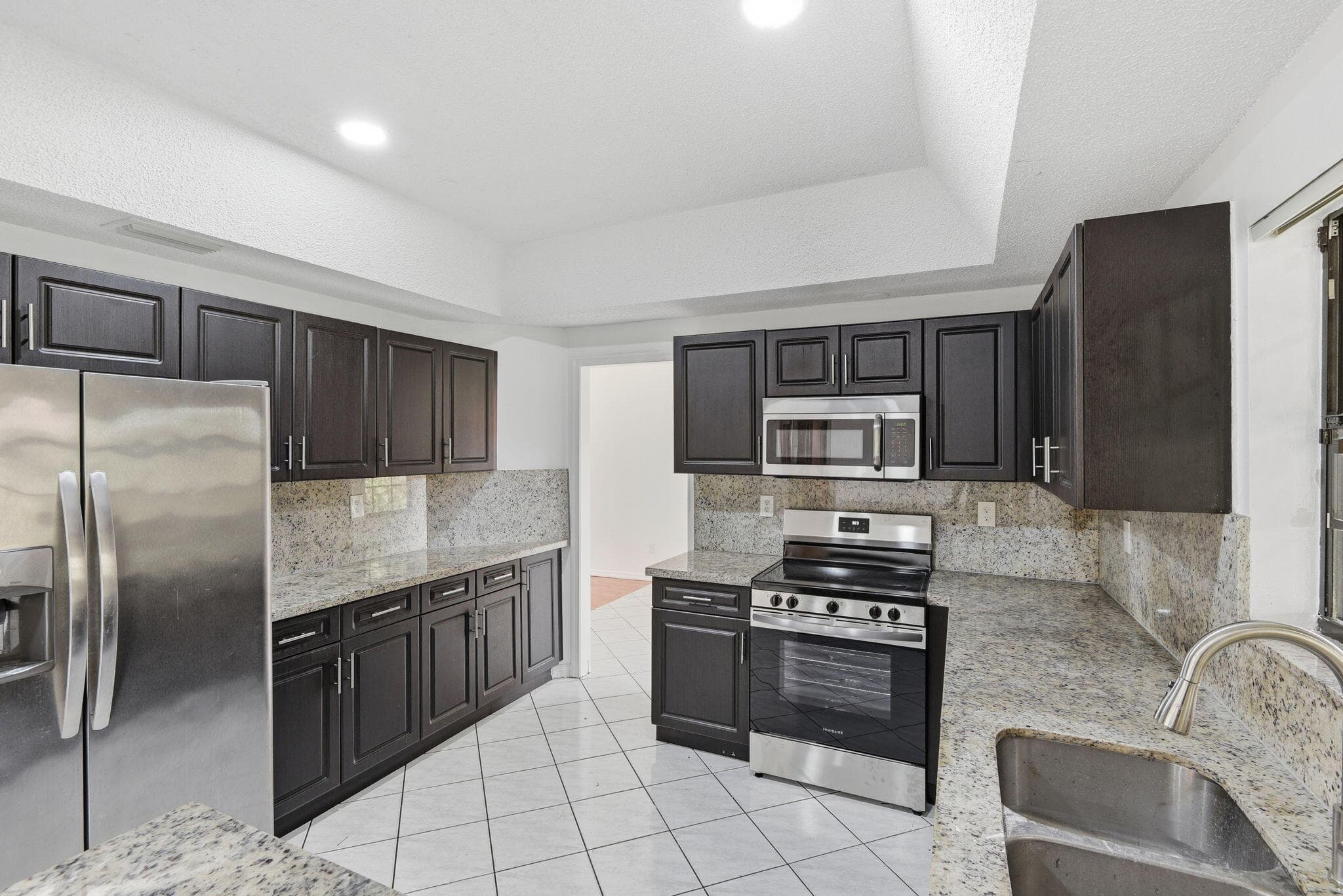 16101 SW 153rd Avenue, Miami, FL 33187 — photo 16 of 43