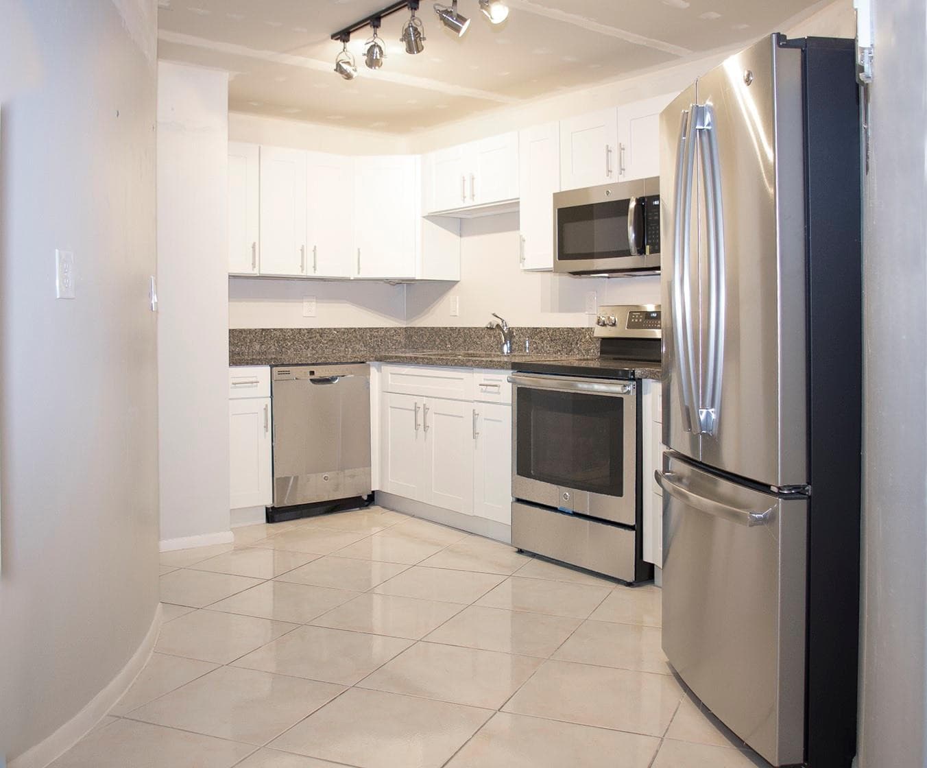 800 Parkview Drive 411, Hallandale Beach, FL 33009 — photo 10 of 18