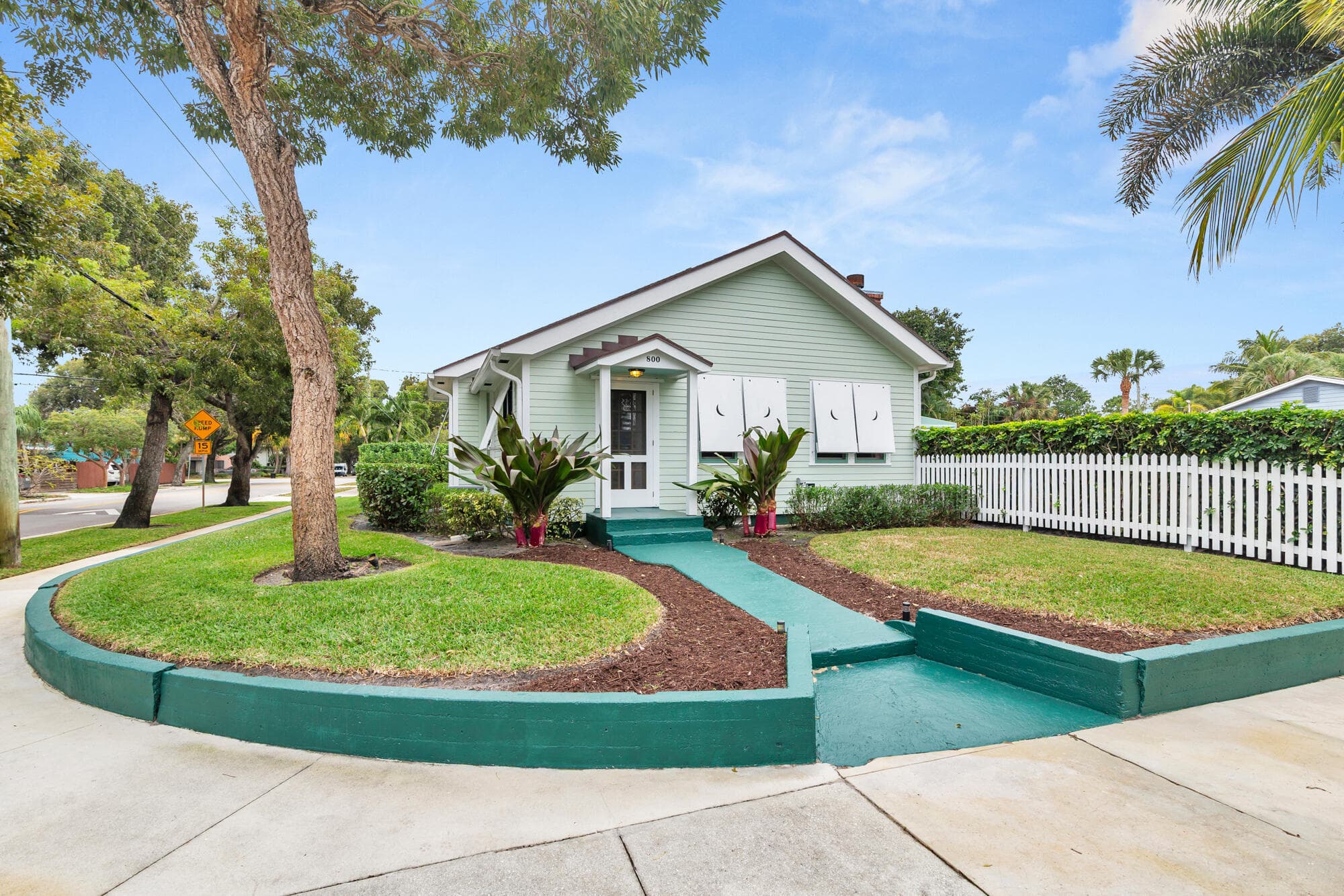 800 Kanuga Drive, West Palm Beach, FL 33401 — photo 1 of 34