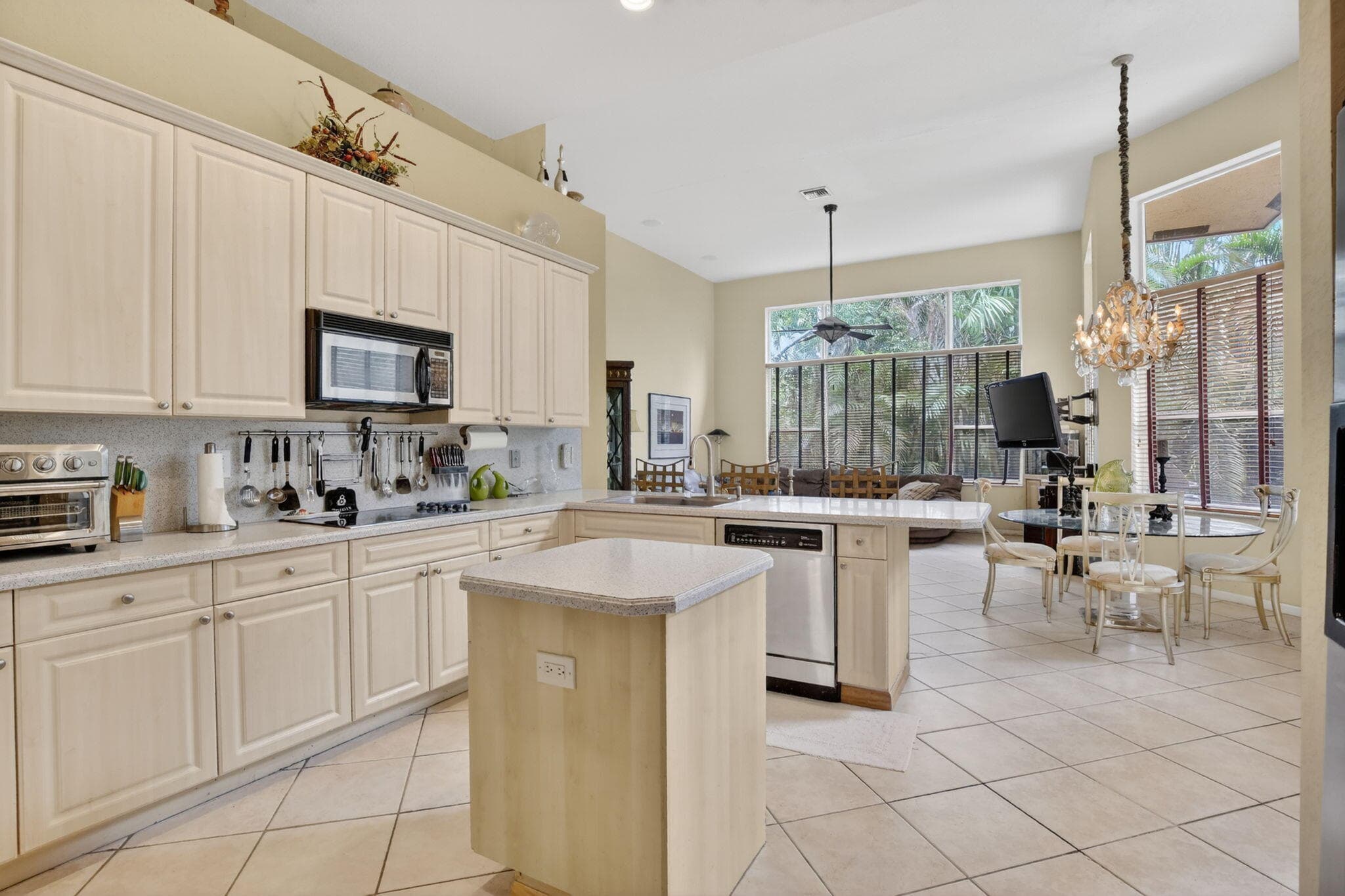 8106 N Savannah Circle, Davie, FL 33328 — photo 29 of 50